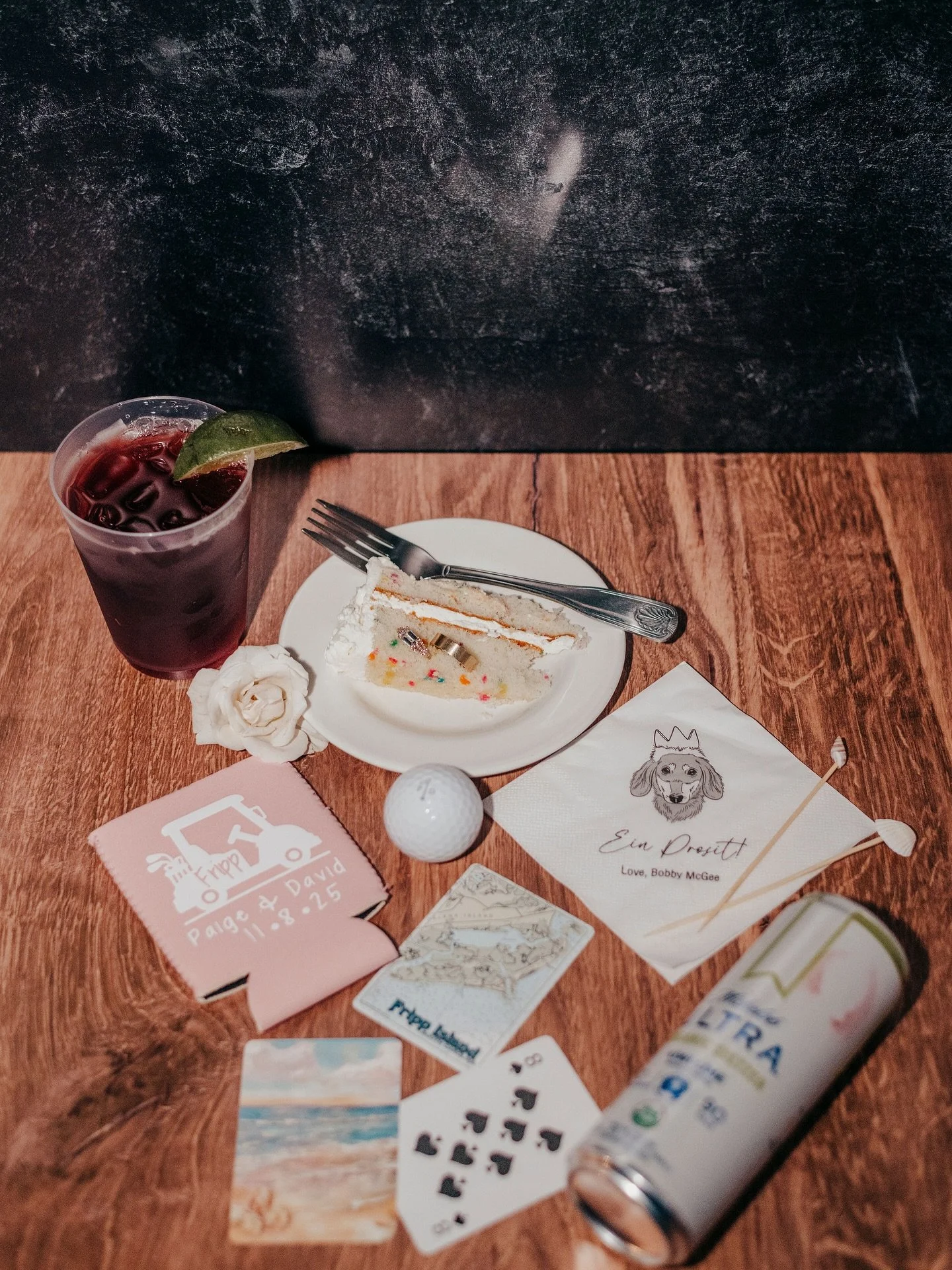 If you need ANOTHER reason to have an iconic golf course wedding, just consider the cute golf ball favors you can give to your guests! You can customize them, use them for your seating chart, and keep them as a momento of the best day ever for years 