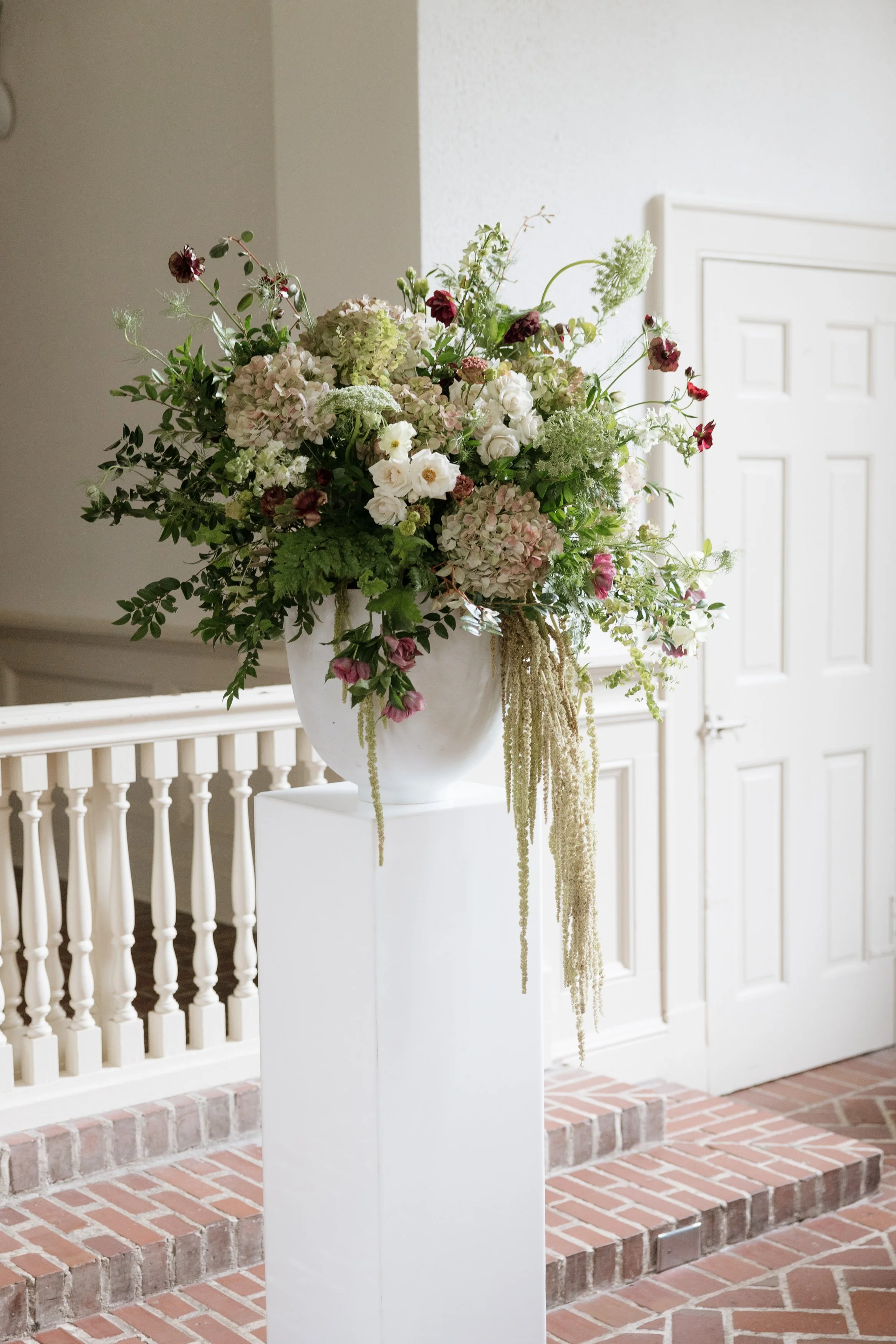 Large ceremony arrangement