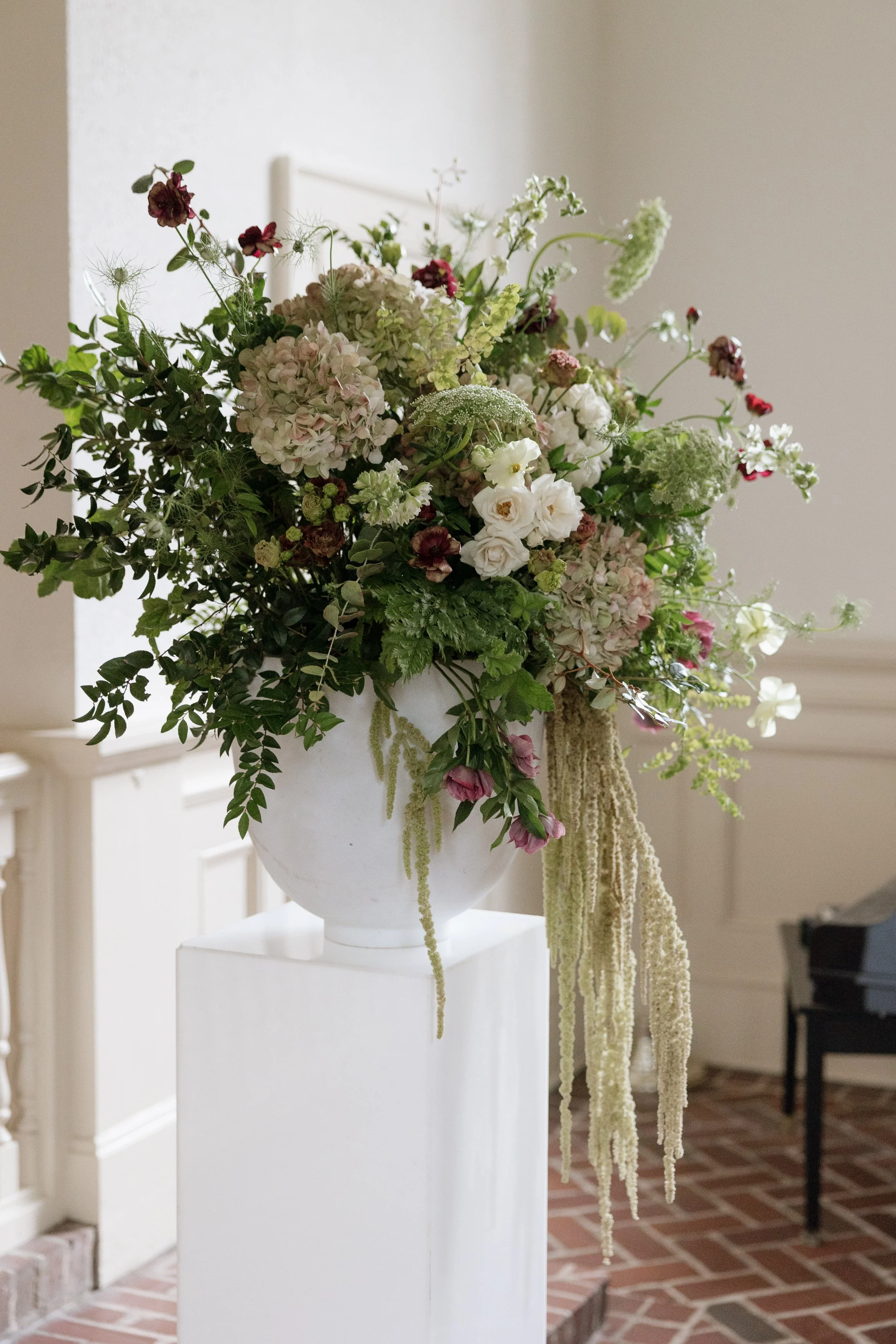Large ceremony arrangement