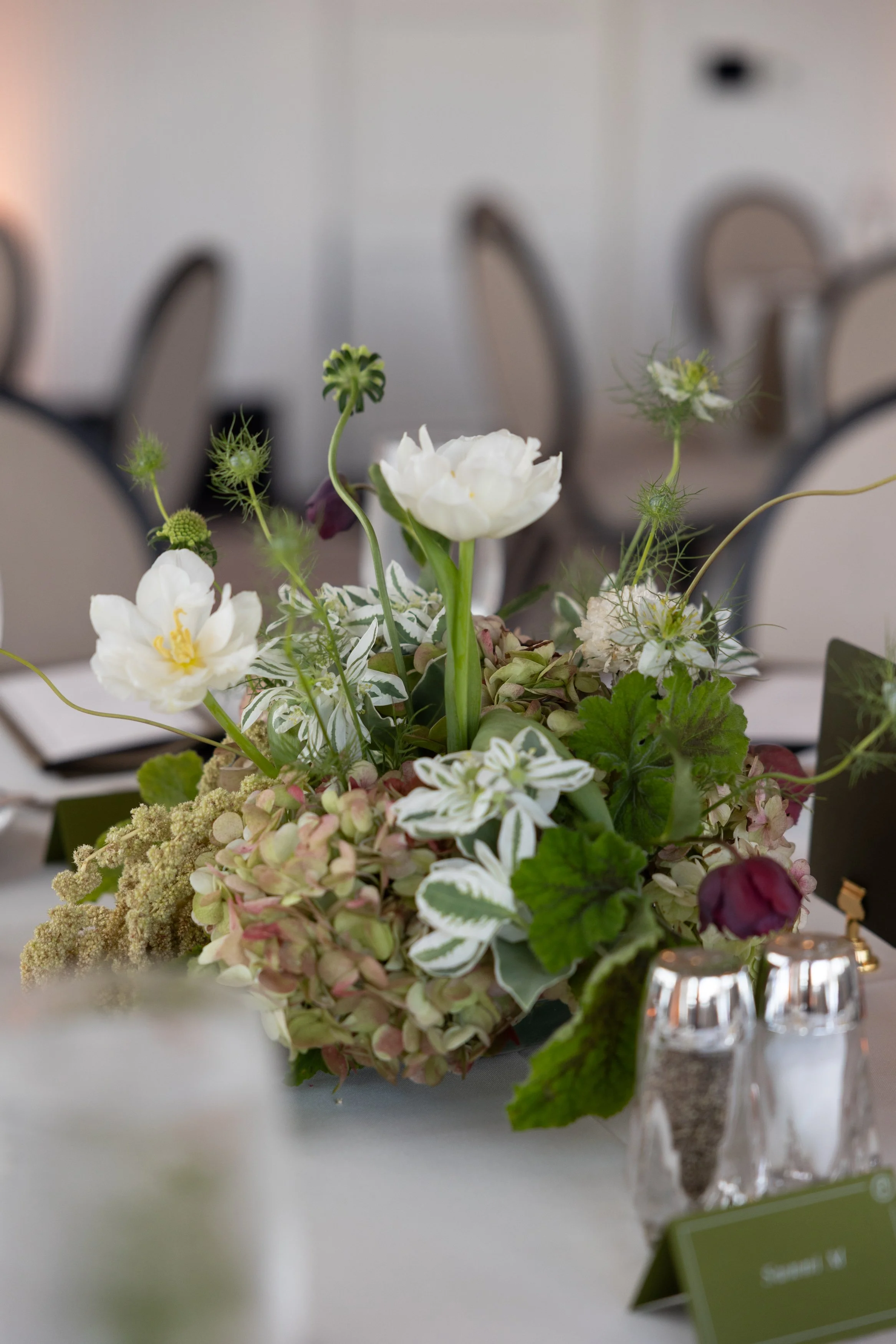 organic-wedding-flower-centerpieces-ivory-and-beau-savannah-wedding-florist-best-florist-in-savannah-georgia-southern-wedding-flowers-southern-flowers.jpg