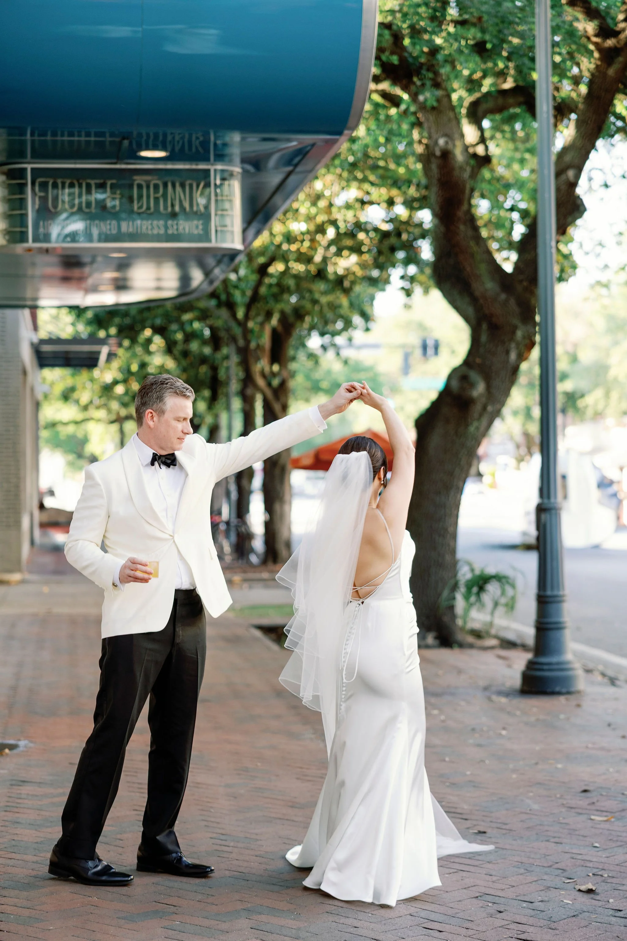backless-wedding-dress-southern-wedding-ivory-and-beau-savannah-wedding-inspiration-destination-wedding-in-the-south.jpg