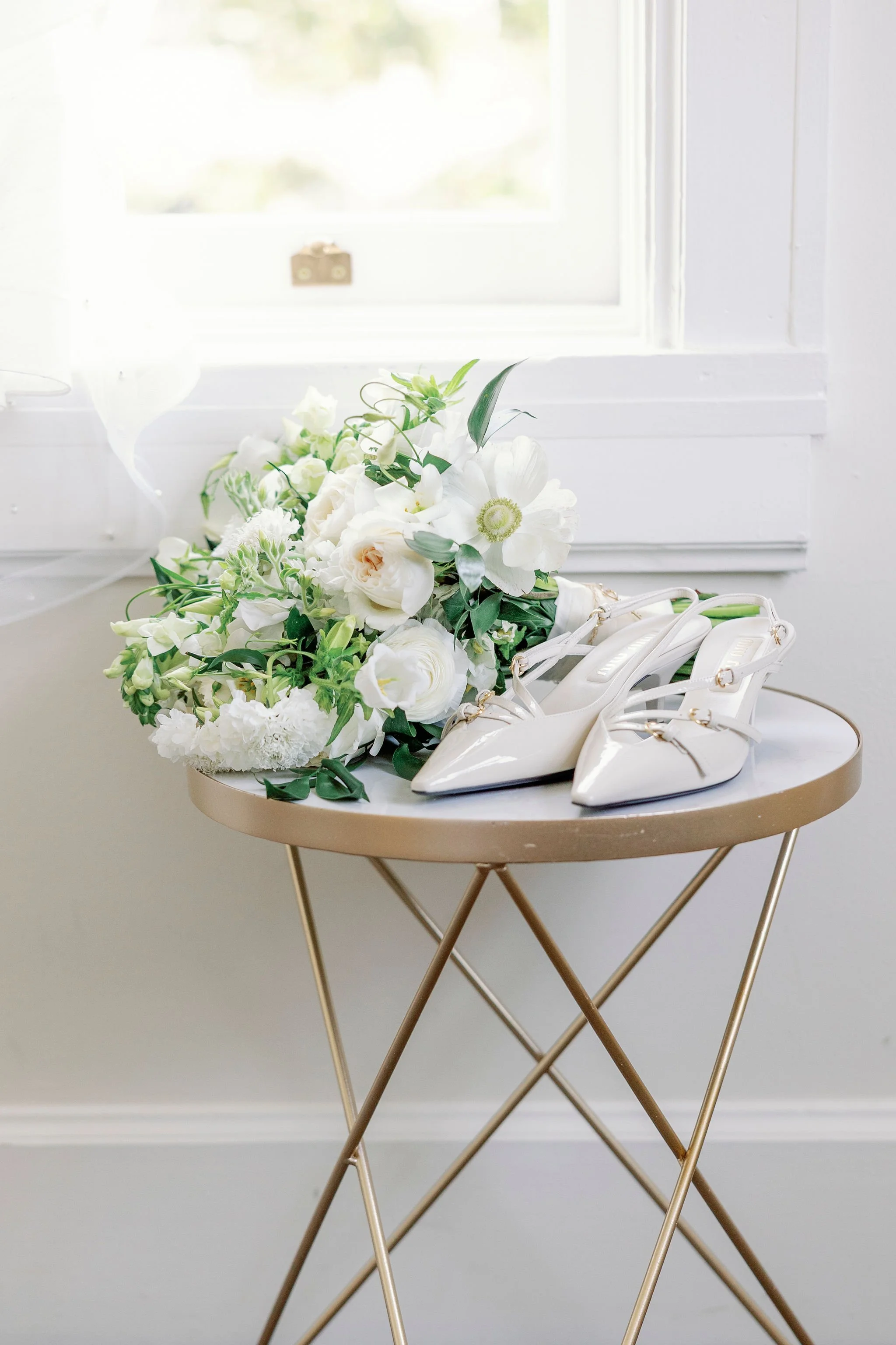 savannah-florist-ivory-and-beau-southern-wedding-savannah-georgia-wedding-florist-bridal-bouquet-white-bouquet-white-flowers.jpg