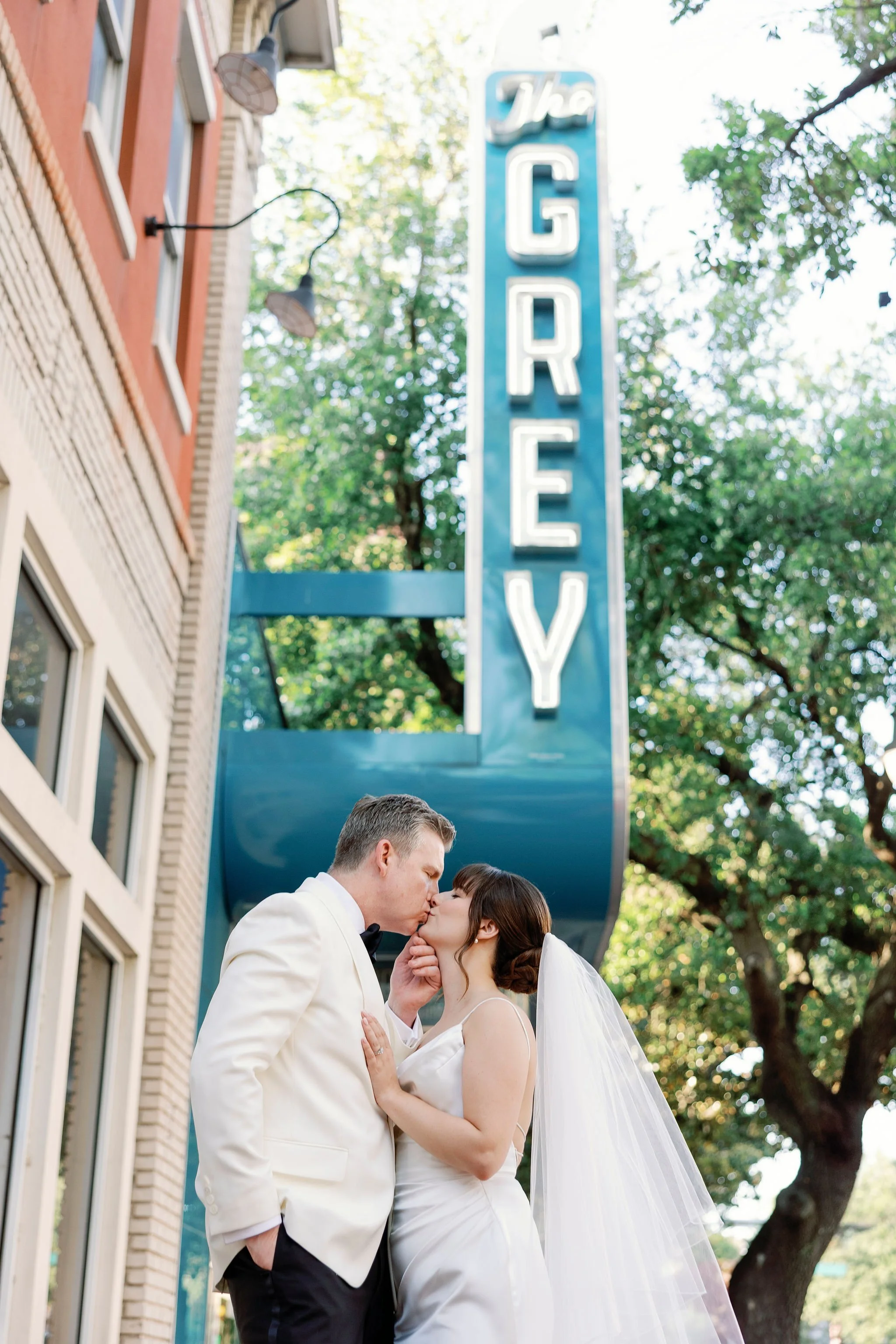the-grey-savannah-restaurant-savannah-weddings-ivory-and-beau-southern-weddings.jpg