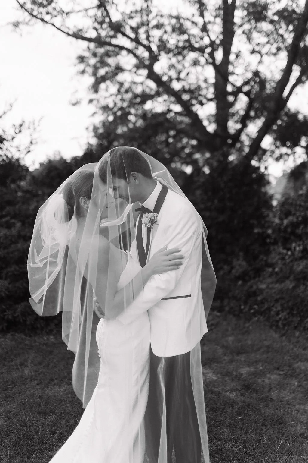 bride-and-groom-under-wedding-veil-noor-by-locket-by-watters-ivory-and-beau-savannah-bridal-boutique-savannah-wedding-dresses-southern-bride-southern-classic-wedding.jpg