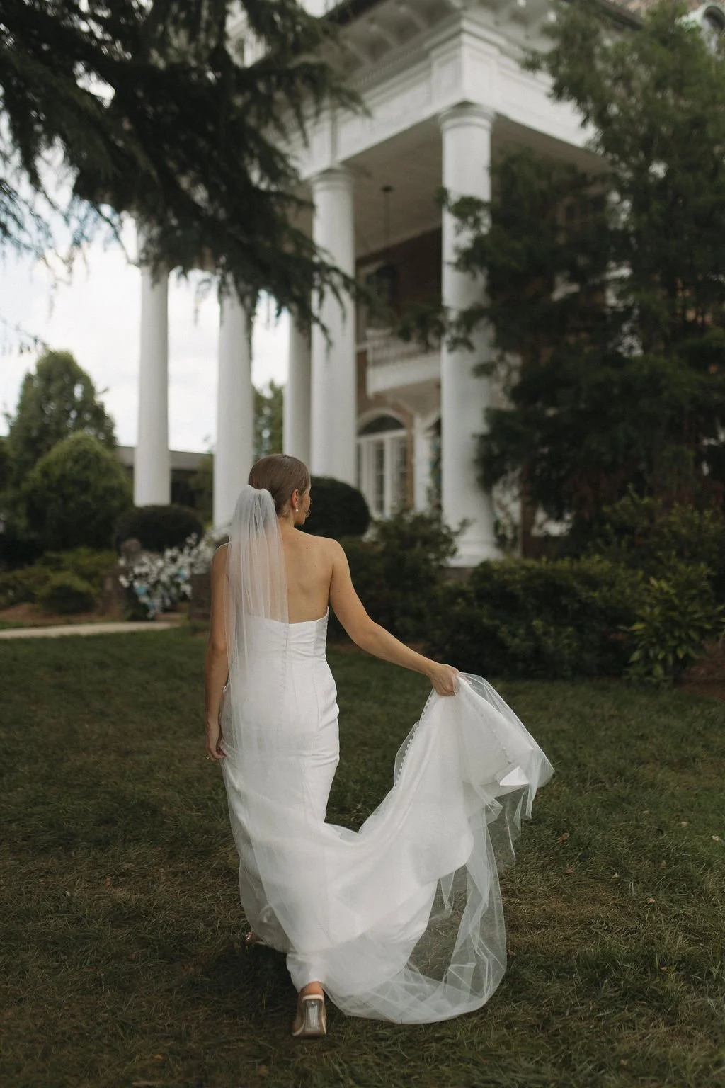 ivory-and-beau-savannah-bridal-shop-savannah-wedding-dresses-best-bridal-shop-in-the-south-noor-by-wtoo-by-watters-locket-by-watters-savannah-bride-southern-wedding-inspiration-classic-southern-wedding.jpg