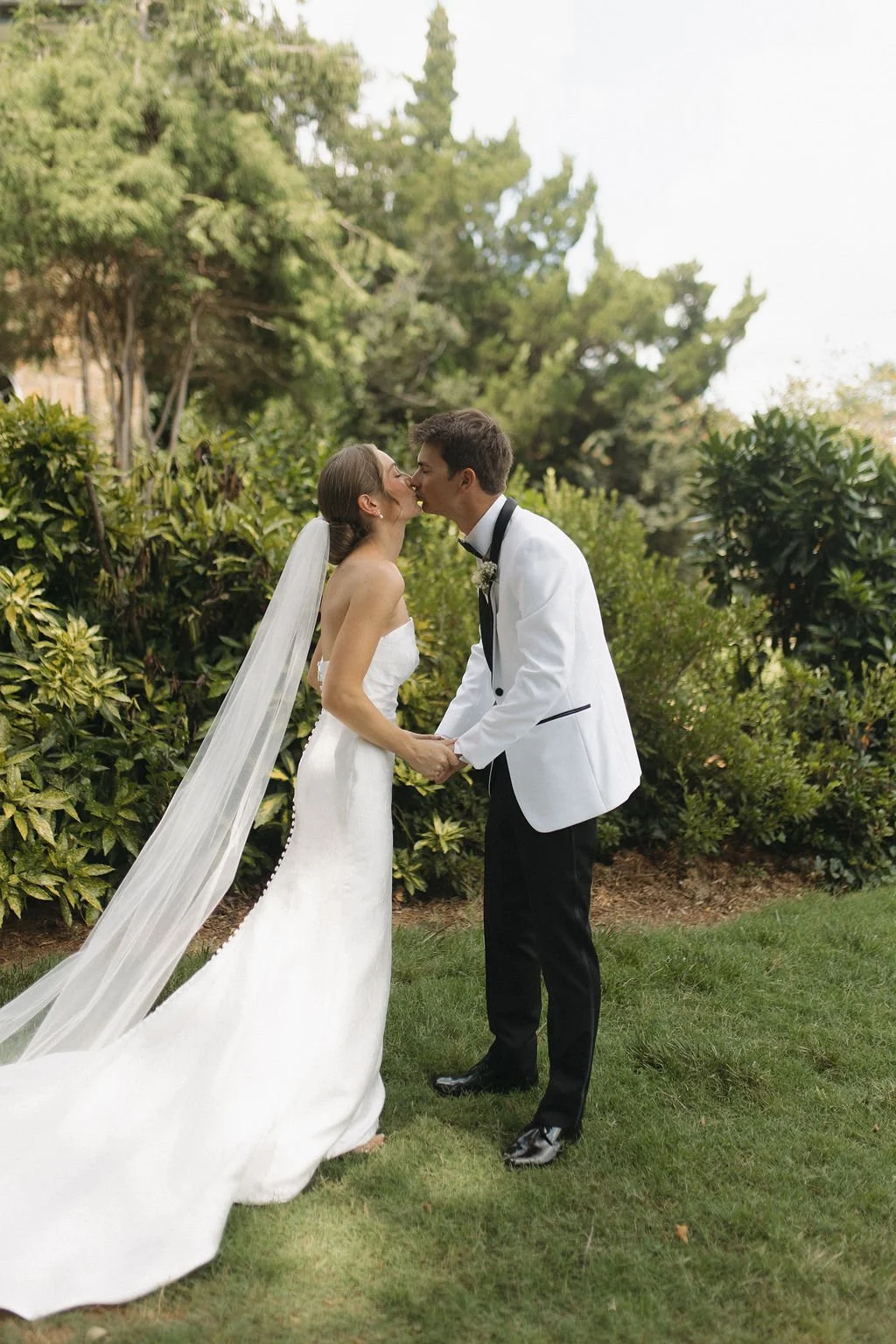 noor-by-locket-by-watters-ivory-and-beau-savannah-bridal-boutique-savannah-wedding-dresses-classic-southern-wedding.jpg
