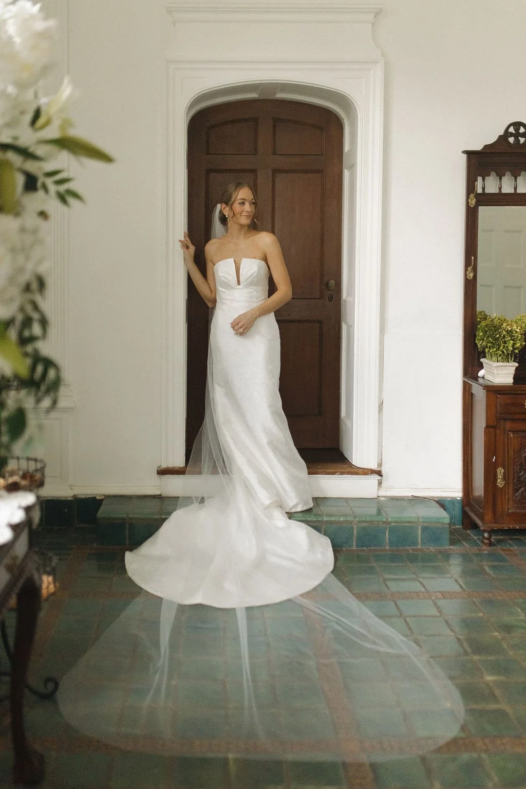 southern-classic-bridal-portrait-noor-by-locket-by-watters-ivory-and-beau-savannah-bridal-boutique-savannah-wedding-dresses-savannah-bridal-shop-classic-southern-bride.jpg