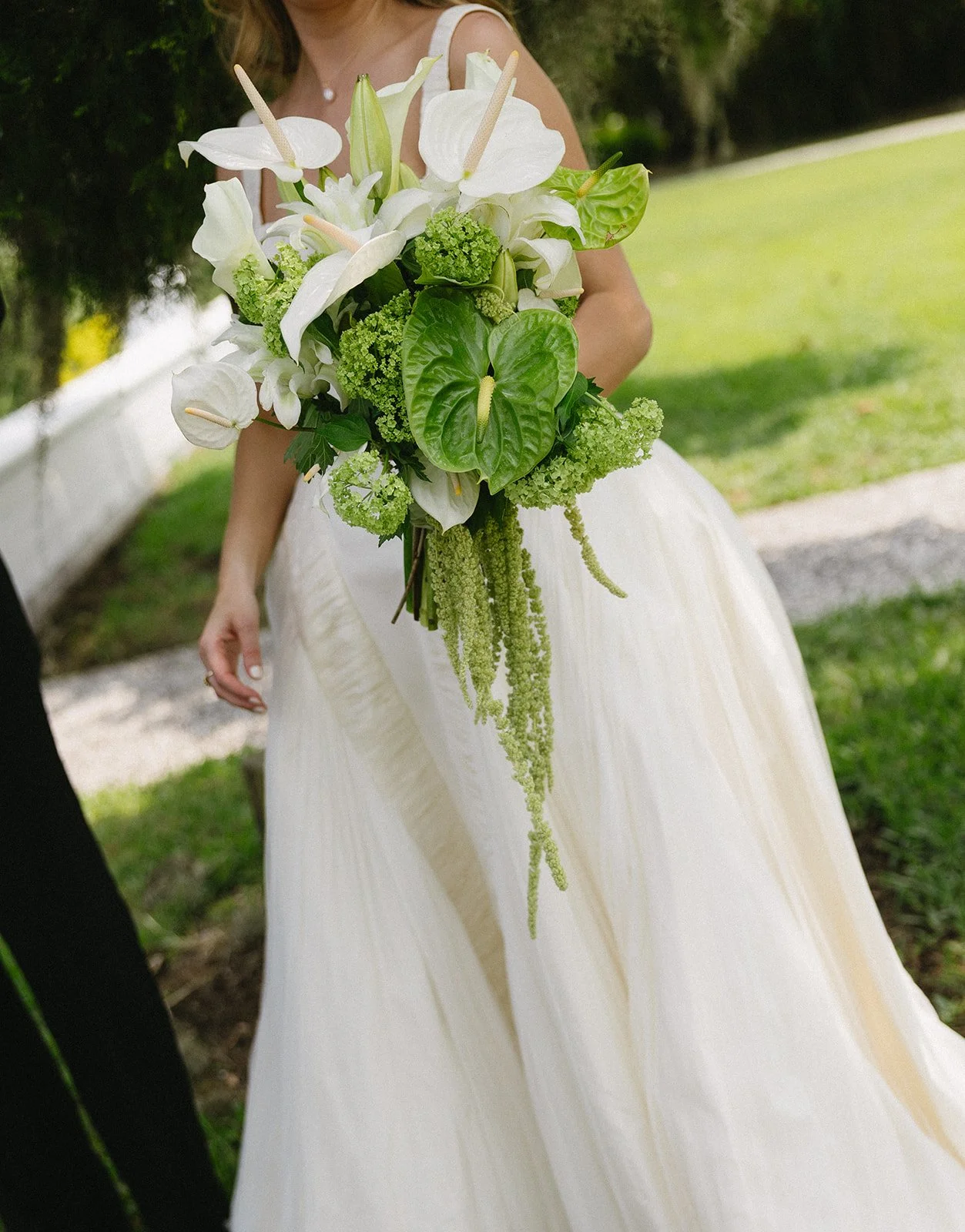 modern bridal bouquet for jekyll island club hotel wedding jekyll island florist.jpg