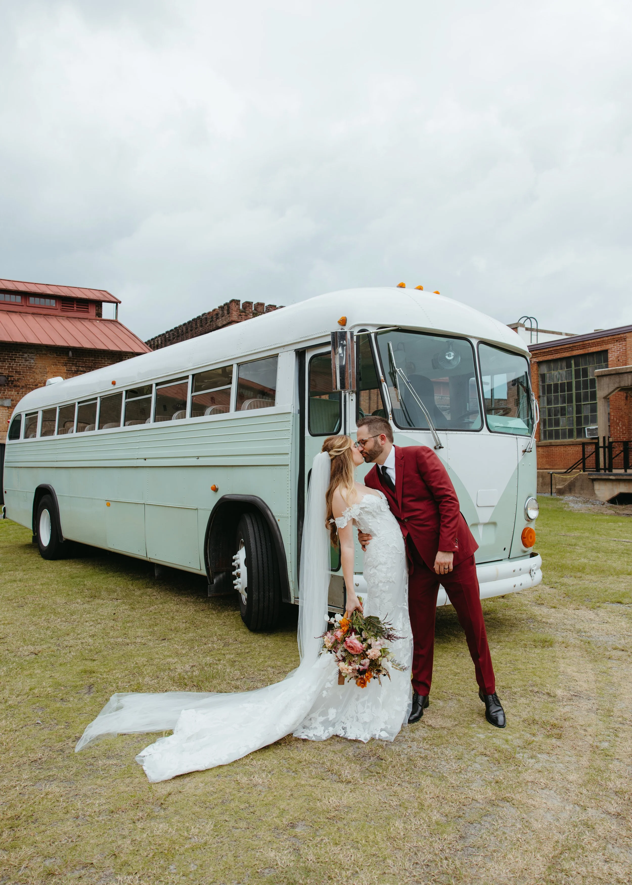 Vintage-Wedding-Getaway-Bus-Savannah-Bride-Groom-Fun-Wedding-Transportation-Idea