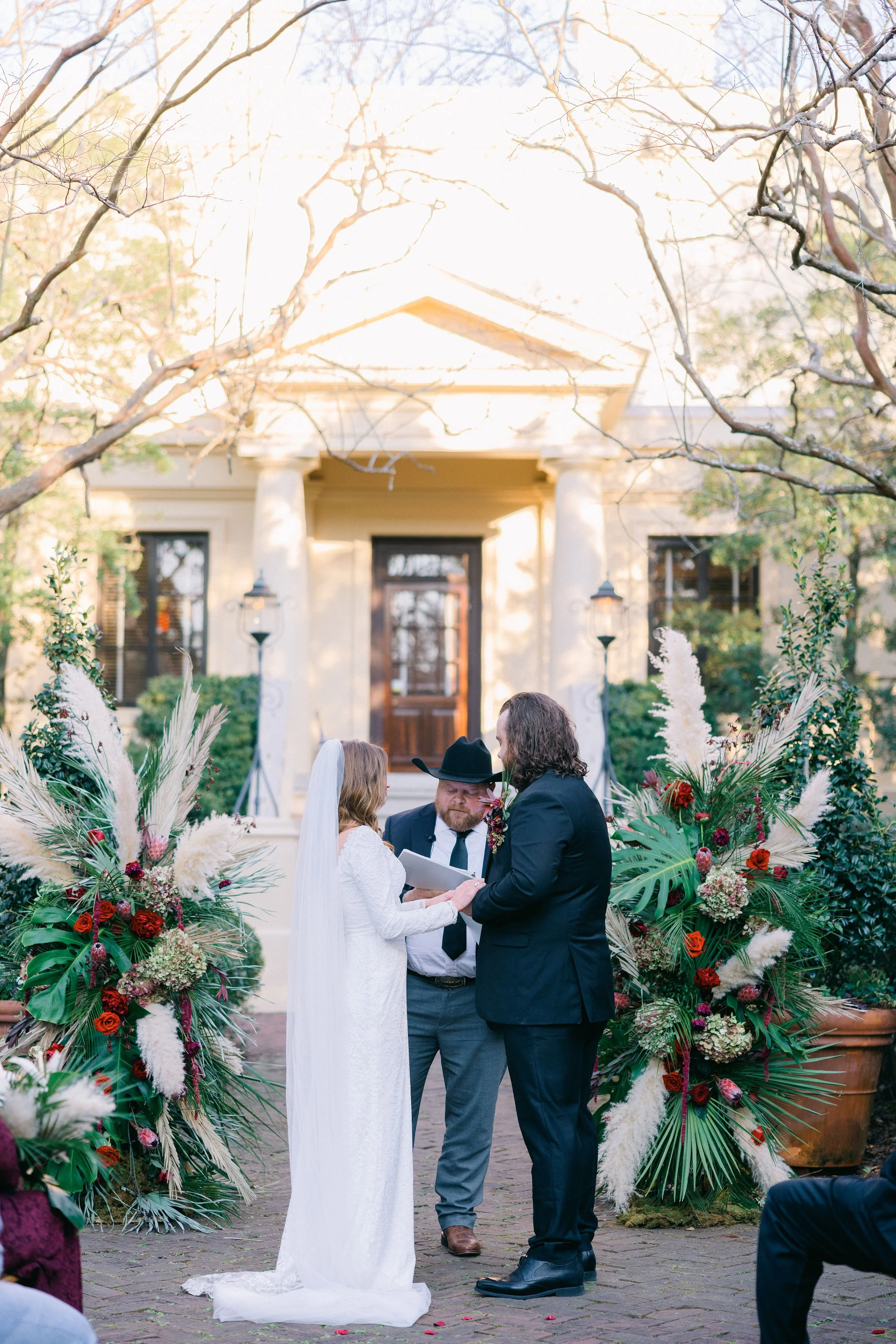 ivory-and-beau-weddings-rebecca-and-kevin-ships-of-the-sea-museum-wedding-venue-savannah-georgia-savannah-wedding-flowers-wedding-florist-brida-groom-ceremony-first-kiss.jpg