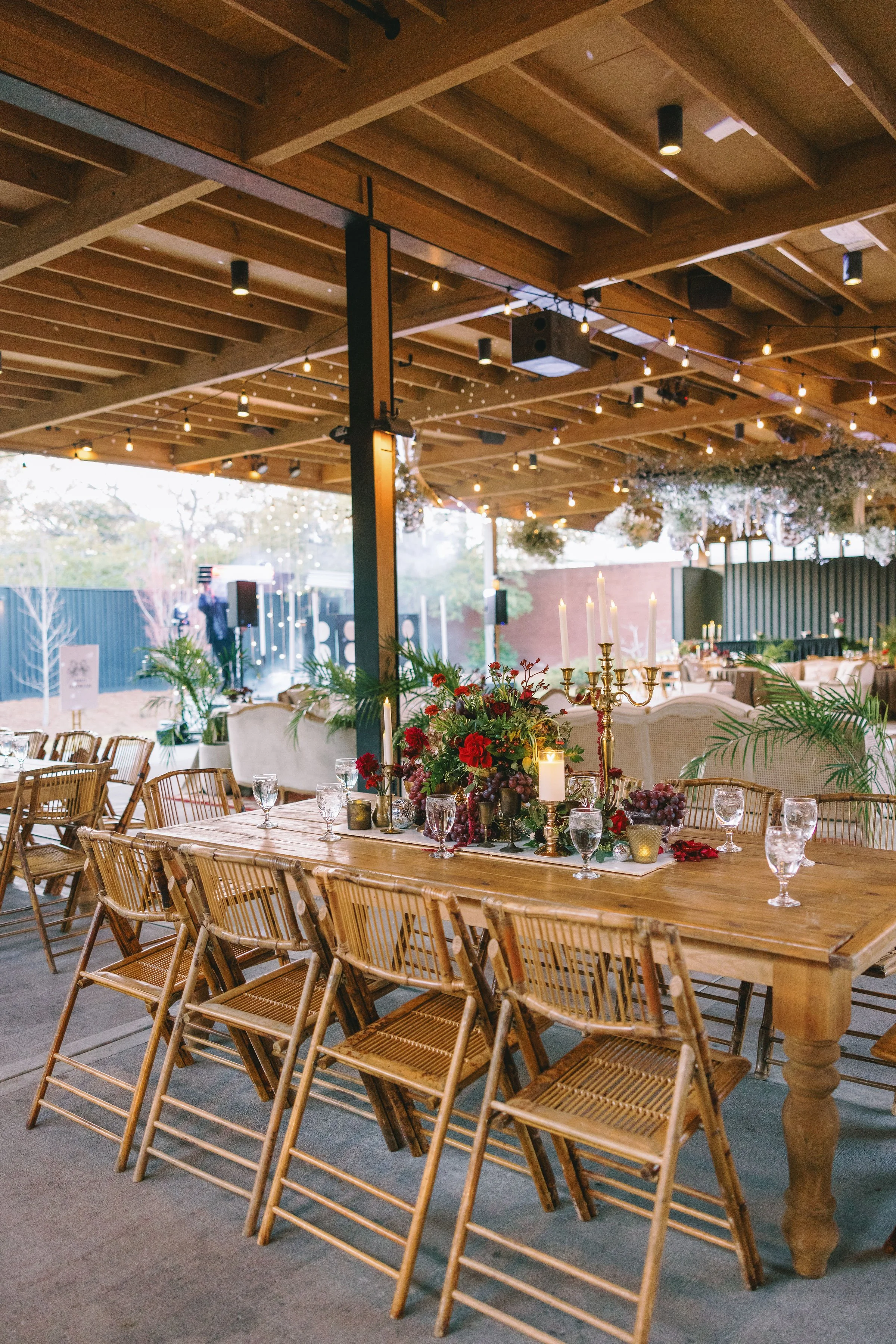 ivory-and-beau-weddings-rebecca-and-kevin-ships-of-the-sea-museum-wedding-venue-savannah-georgia-savannah-wedding-flowers-wedding-florist-reception-tables-red-florals.jpg