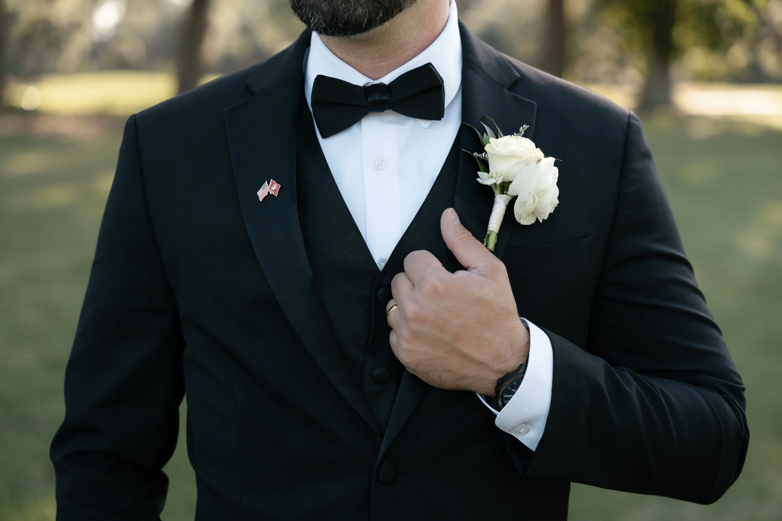 ivory-and-beau-flowers-savannah-georgia-florist-wedding-flowers-real-weddings-timeless-classic-savannah-country-club-wedding-venue-groom-boutonniere.jpg
