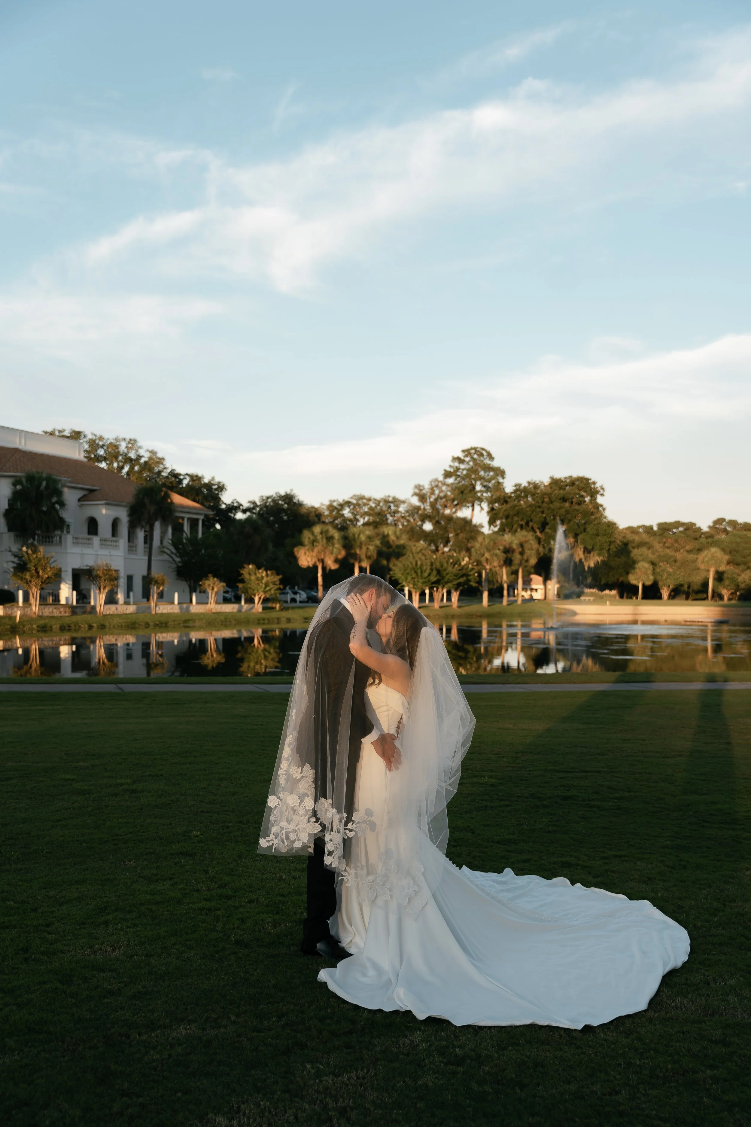 ivory-and-beau-flowers-savannah-georgia-florist-wedding-flowers-real-weddings-timeless-classic-savannah-country-club-wedding-venue-portraits-sunset.jpg