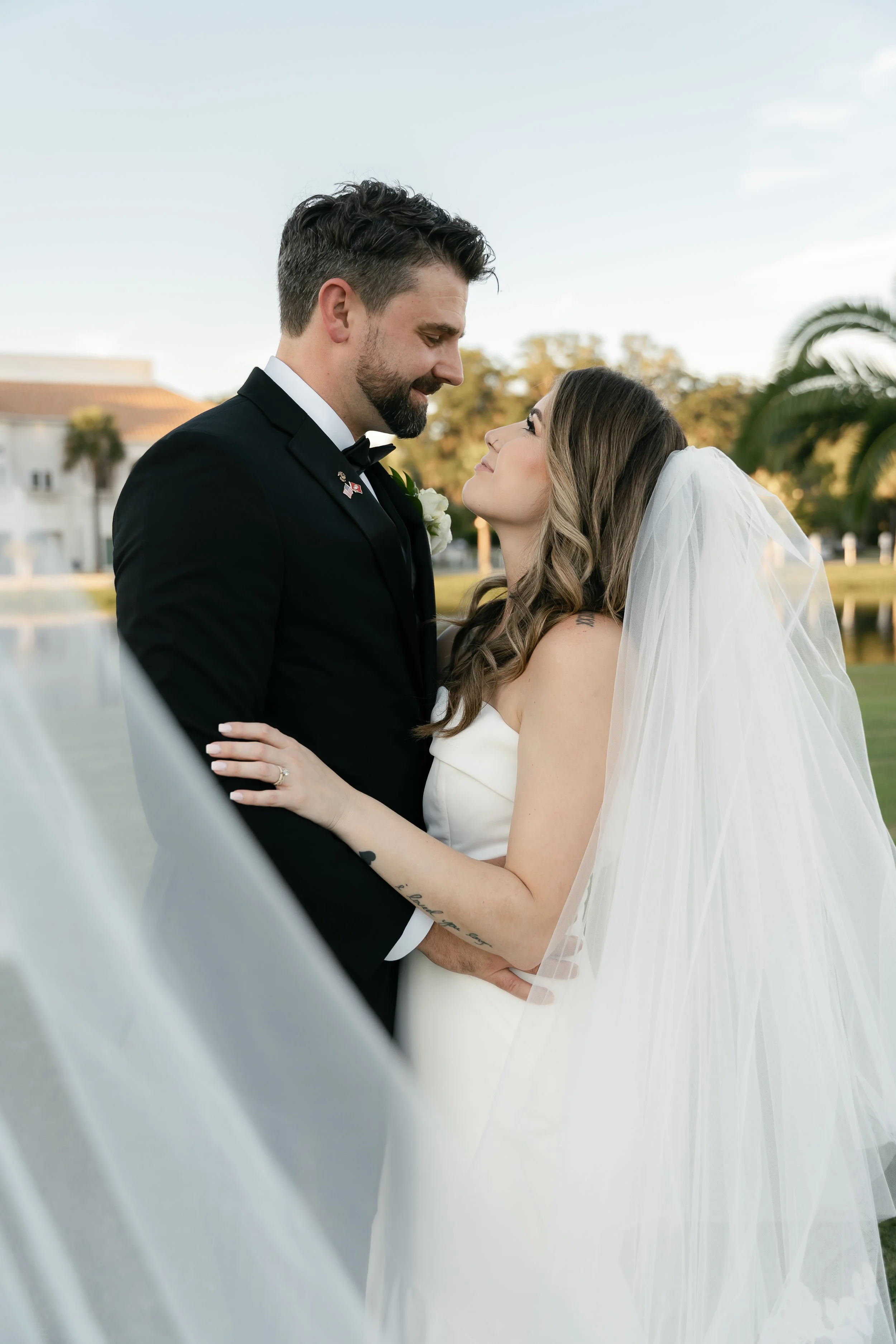ivory-and-beau-flowers-savannah-georgia-florist-wedding-flowers-real-weddings-timeless-classic-savannah-country-club-wedding-venue-portrait-husband-and-wife.jpg
