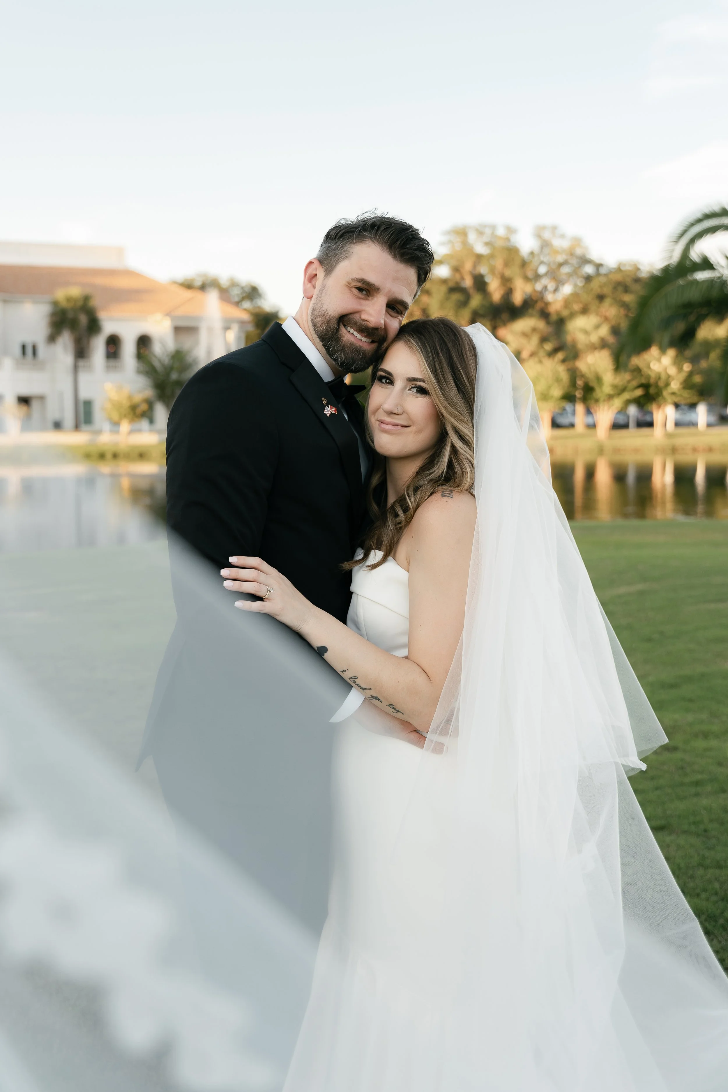 ivory-and-beau-flowers-savannah-georgia-florist-wedding-flowers-real-weddings-timeless-classic-savannah-country-club-wedding-venue-bride-and-groom-portraits-wedding-viel.jpg