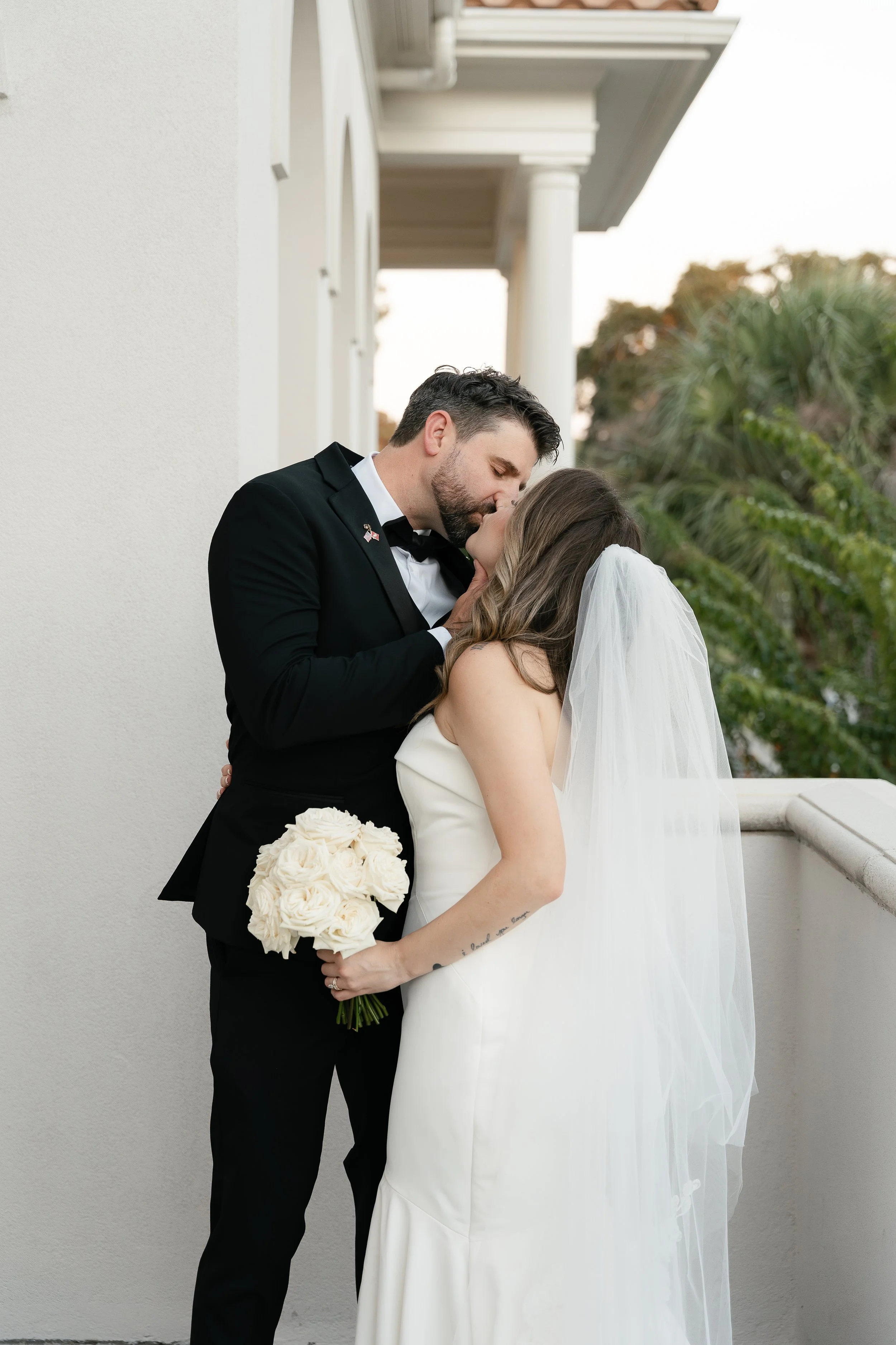 ivory-and-beau-flowers-savannah-georgia-florist-wedding-flowers-real-weddings-timeless-classic-savannah-country-club-wedding-venue-bride-and-groom-timeless-wedding.jpg