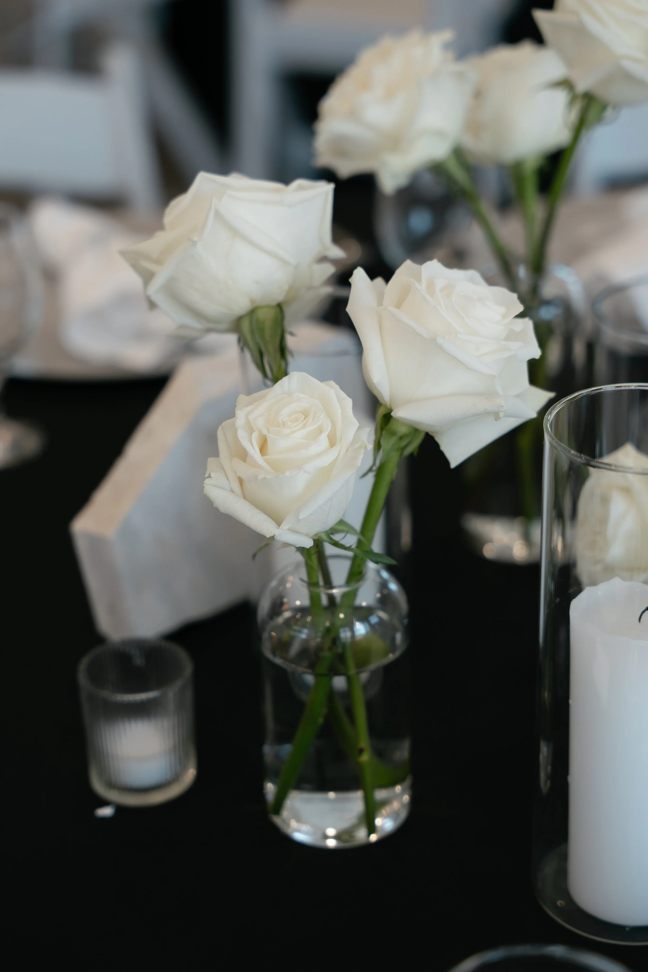 ivory-and-beau-flowers-savannah-georgia-florist-wedding-flowers-real-weddings-timeless-classic-savannah-country-club-wedding-venue-floral-bud-vases.jpg