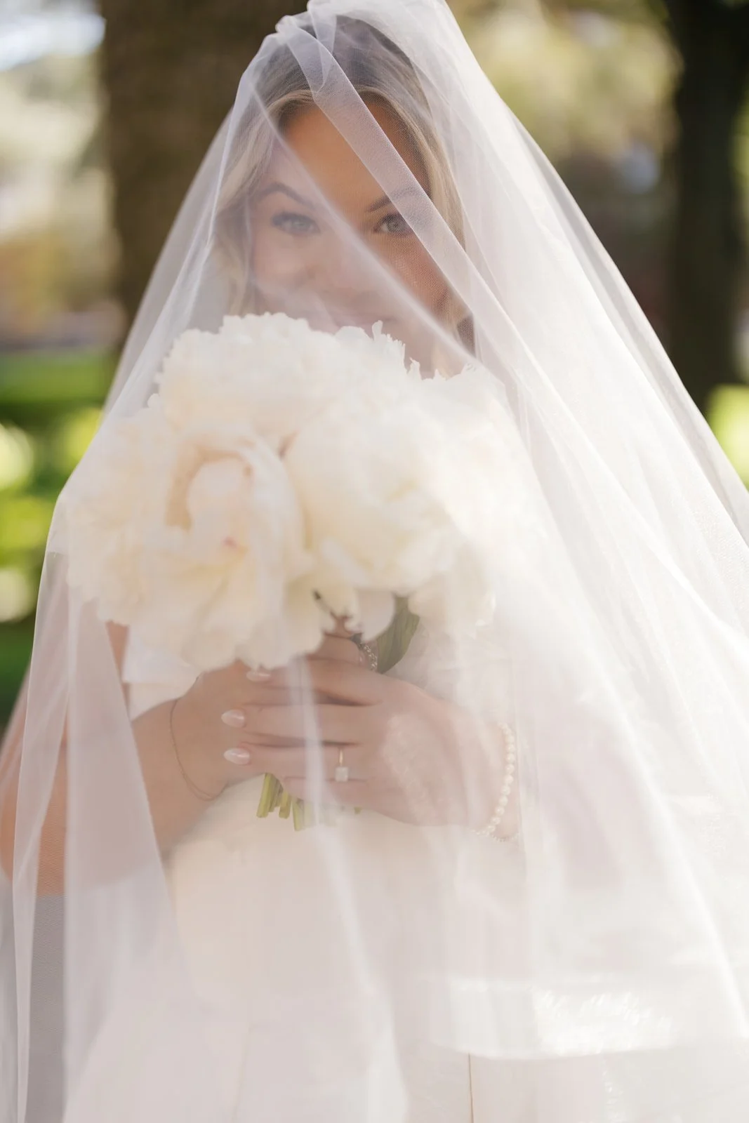 savannah-bride-white-peony-bouquet-veil.jpg