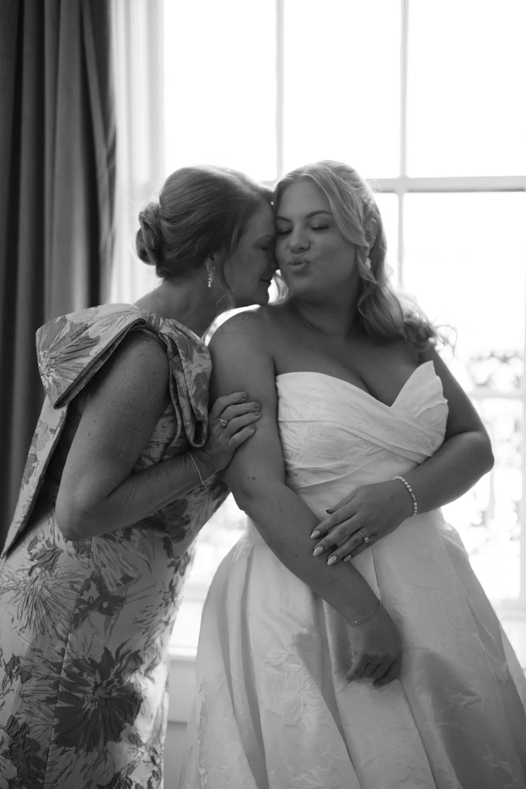 savannah-wedding-bride-mother-getting-ready.jpg