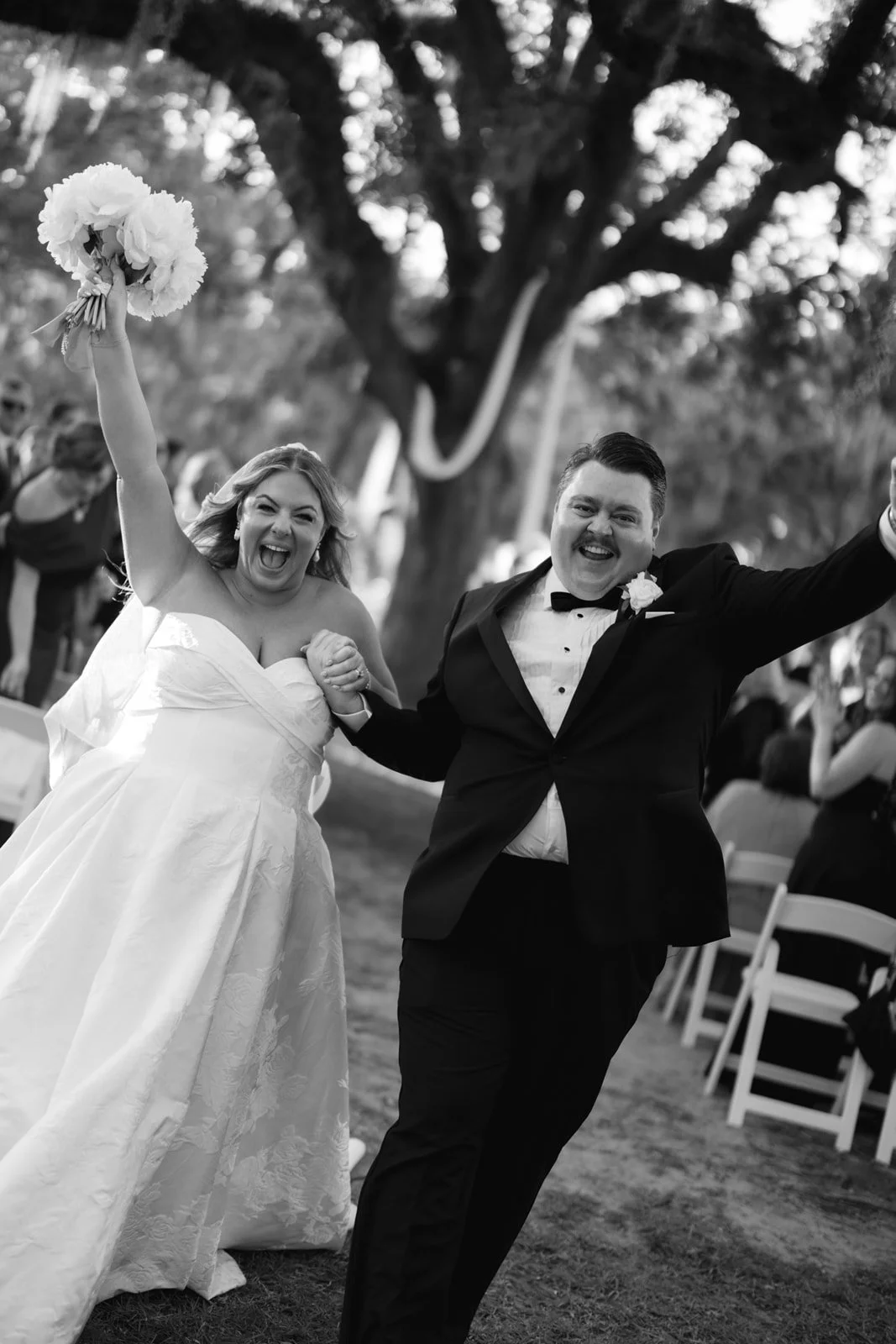 savannah-wedding-ceremony-newlyweds-celebrating.jpg