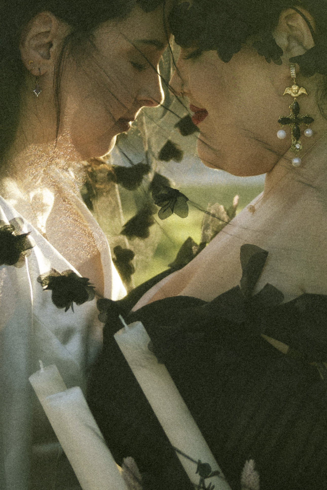 halloween-wedding-inspiration-ivory-and-beau.png