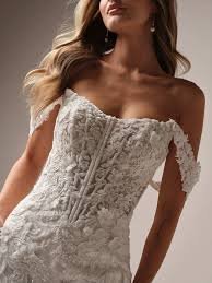 Beaded Cat Eye 3d Lace Fitted Gown