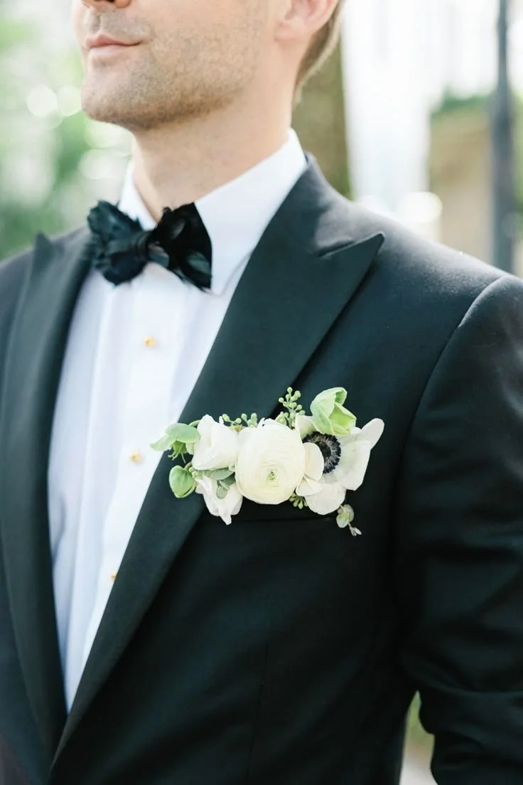 pocket-boutonniere-a-la-carter-flowers-savannah-weddings-savannah-elopement-elope-in-savannah-georgia-ivory-and-beau-florist.jpg