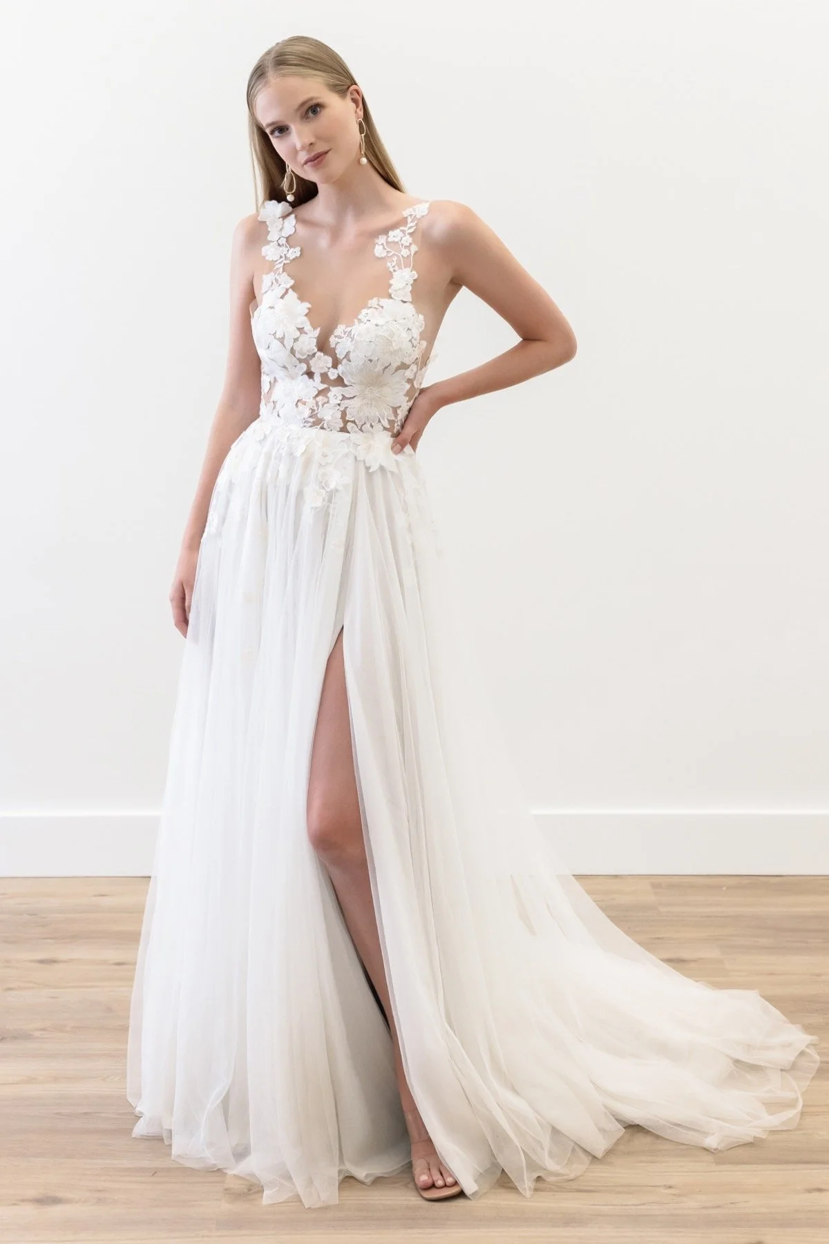 luz-50711-size-10-by-willowby-by-watters-sample-sale-gown-illusion-neckline-sexy-boho-wedding-dress.jpeg