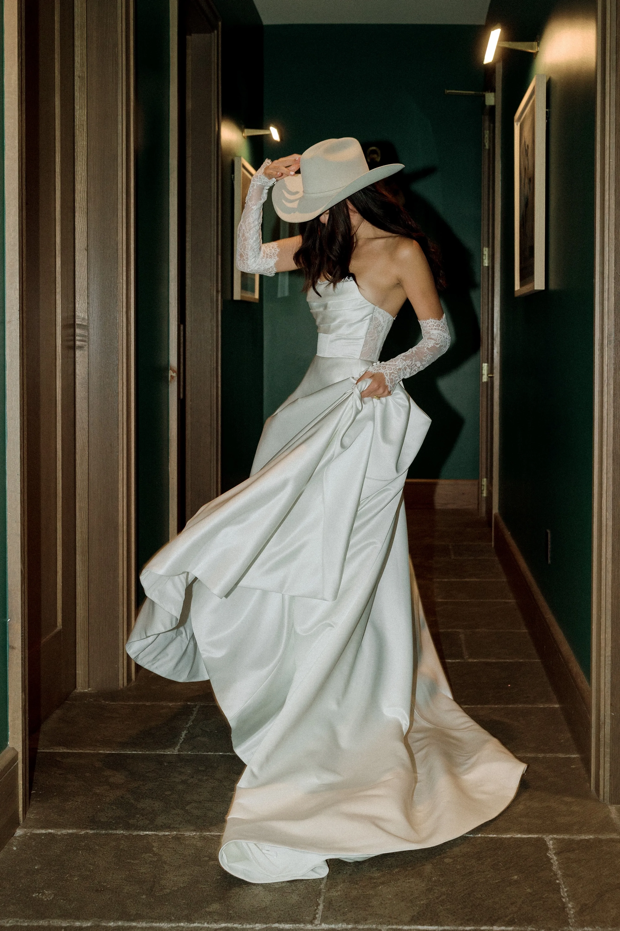 Modern Straight Neckline Wedding Dress