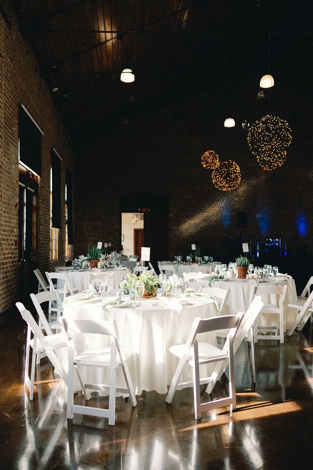 charles-morris-center-events-and-weddings-ivory-and-beau-savannah-wedding-florist-savannah-flowers-centerpieces-charles-morris-center-wedding.jpg
