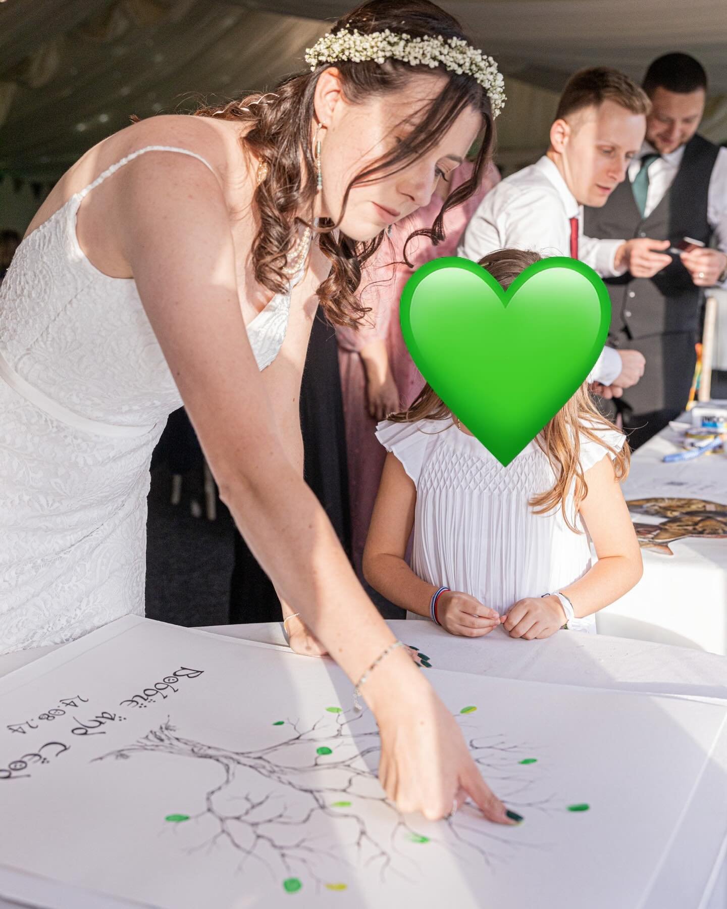 I got such lovely comments after I shared this photo as part of my mailing list last week that I thought it deserved a grid post!
A super shot from my wedding by @owendevisserphoto proving I can’t stop painting even on my wedding day 😂🎨
#a
