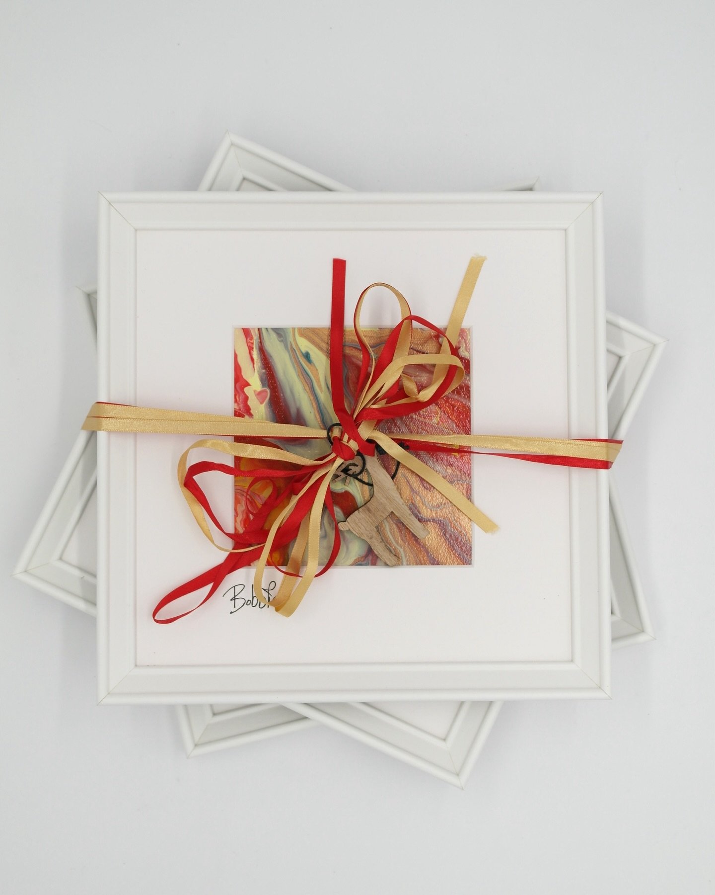 Warm Wishes 🎄❤️ Swipe to see little Bob! 

That feeling you get at Christmas when you&rsquo;re surrounded by love, joy and festive sparkle; where all the interactions you have meld together into coziness and acceptance; like a reset, restoring your 