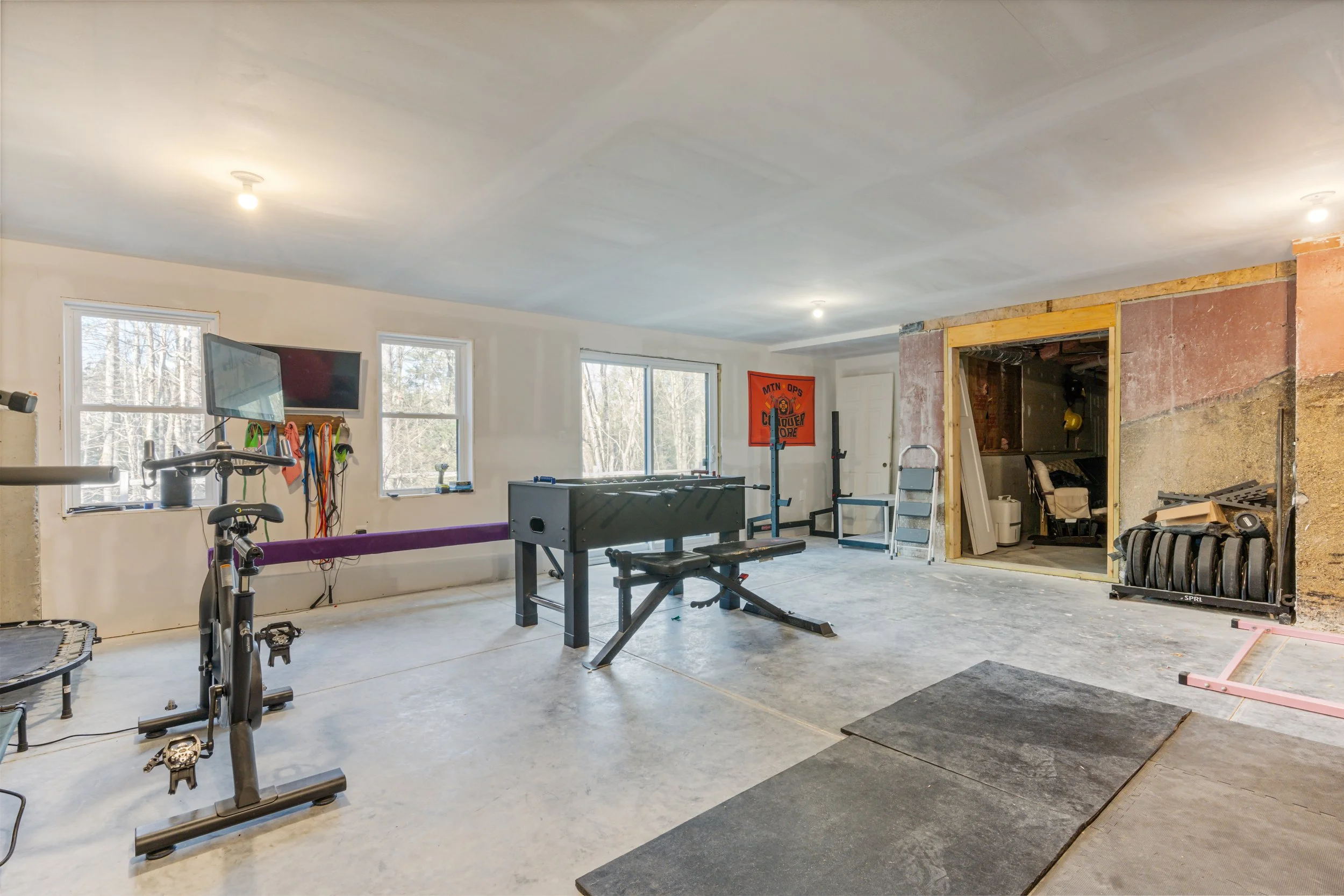 17 W Hill Rd-17.jpeg