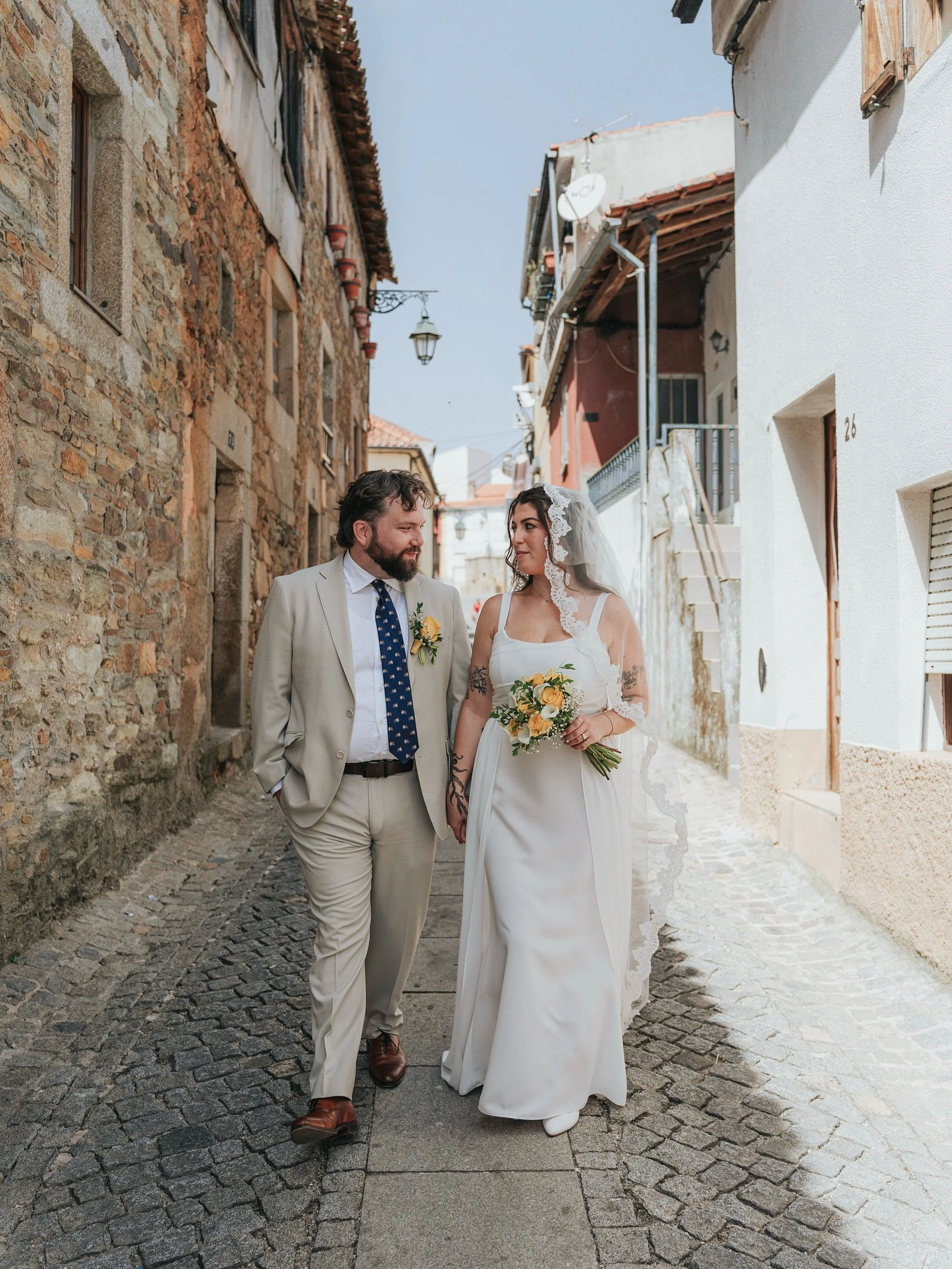 One summer wedding in August in Fund&atilde;o ☀️

From Canada to Portugal, Devin and Ruth decided to exchange their vows surrounded by close friends and family. Intimate and exactly how they wanted it! 

🏷️
#portugalweddingphotographer #portowedding