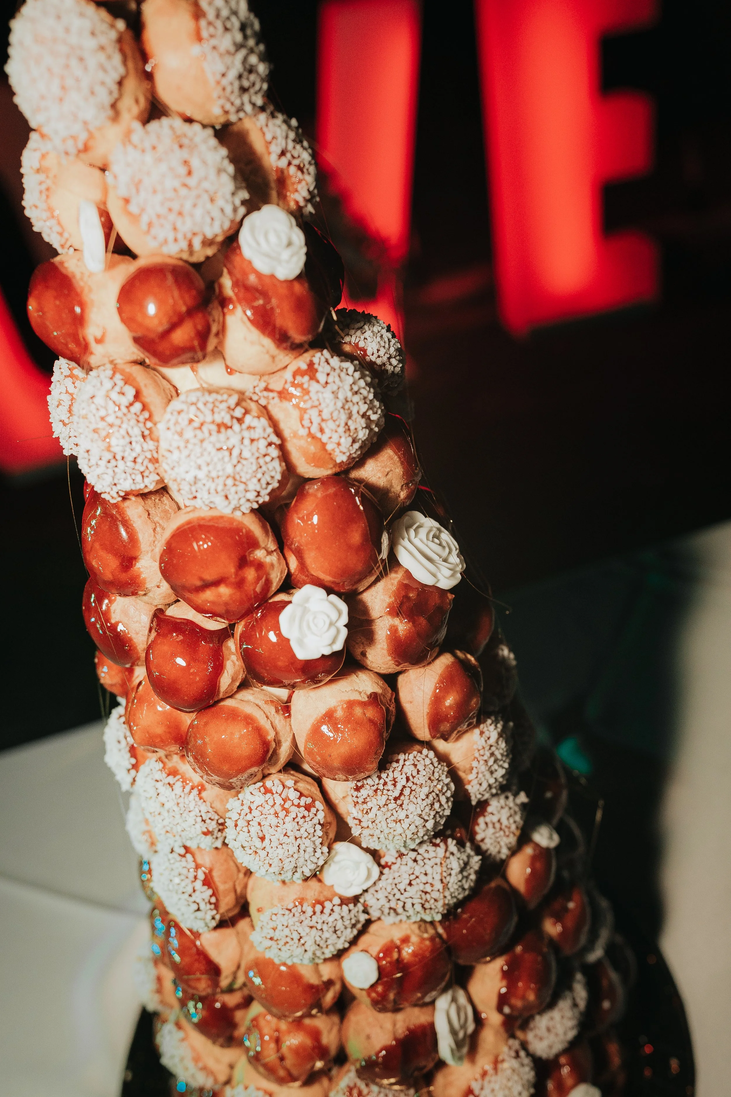 Wedding cake detail during a wedding in Tavira