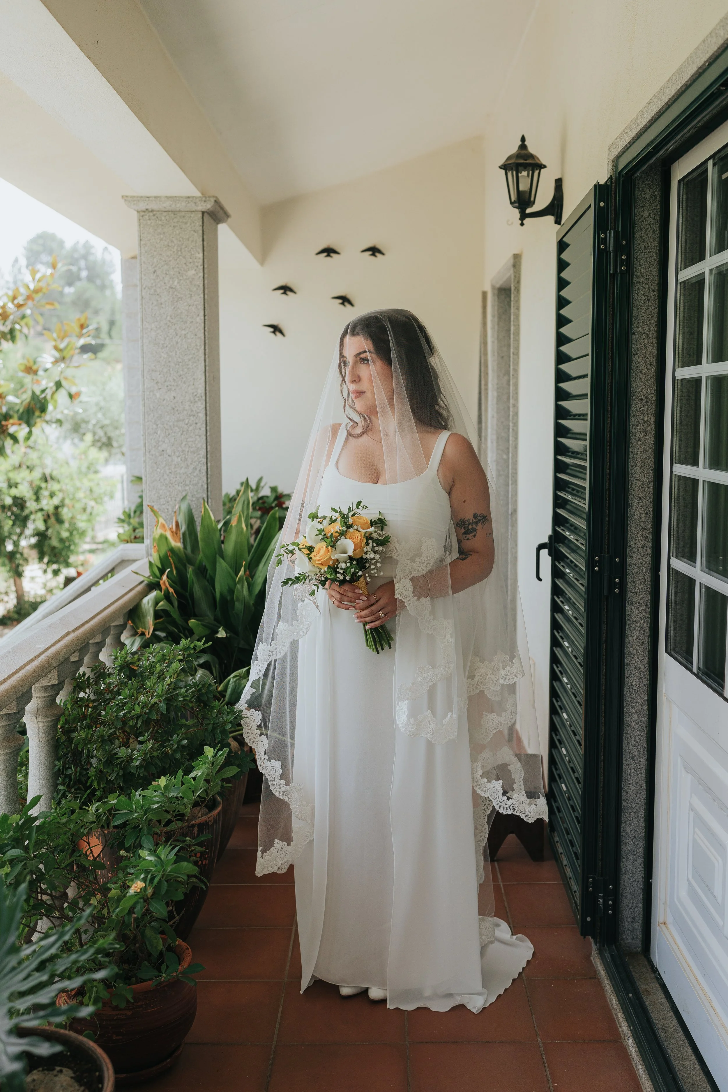 Editorial bridal portrait with veil and bouquet in Covilhã, Portugal
