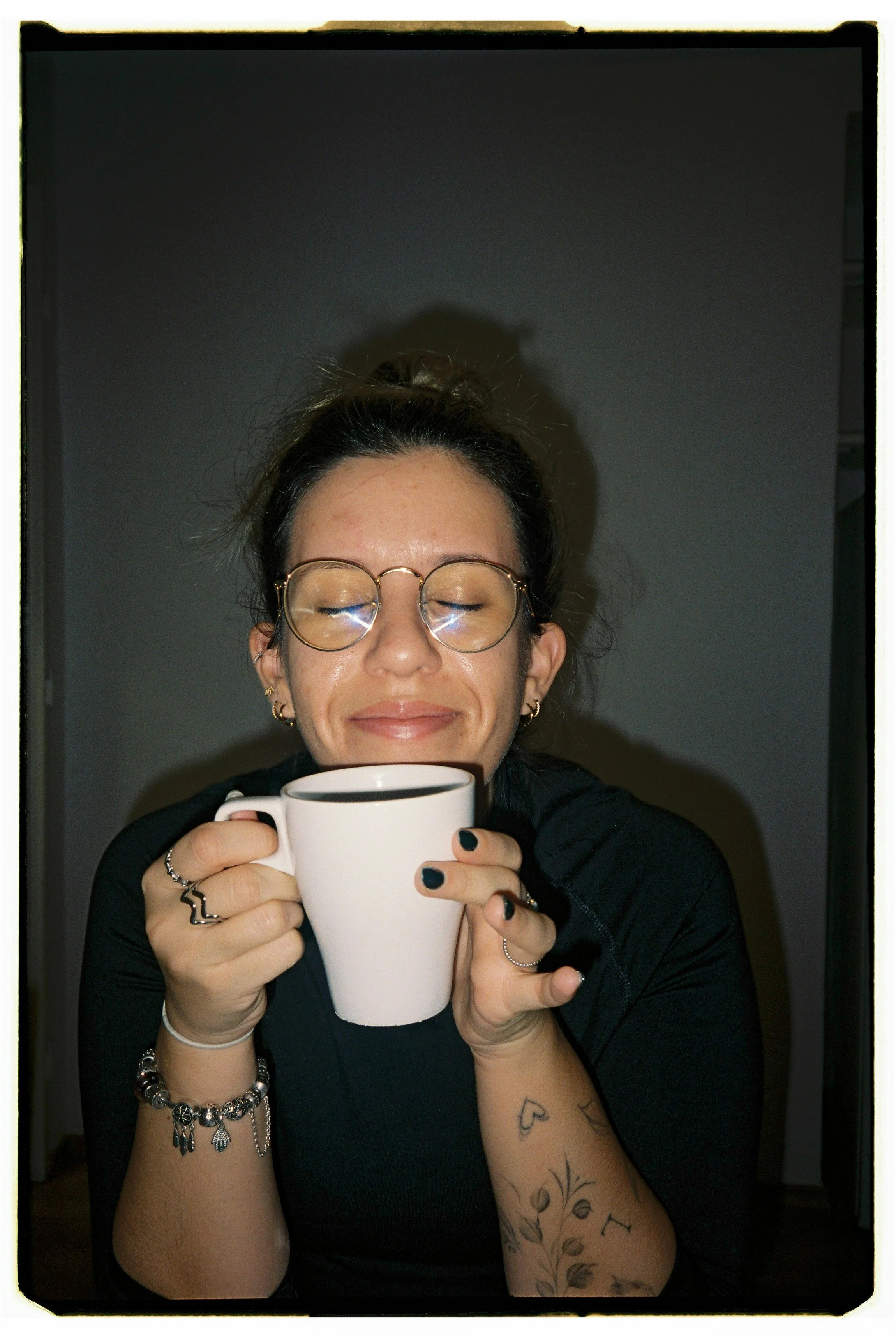 Relaxed film photo of wedding photographer Catarina Diniz
