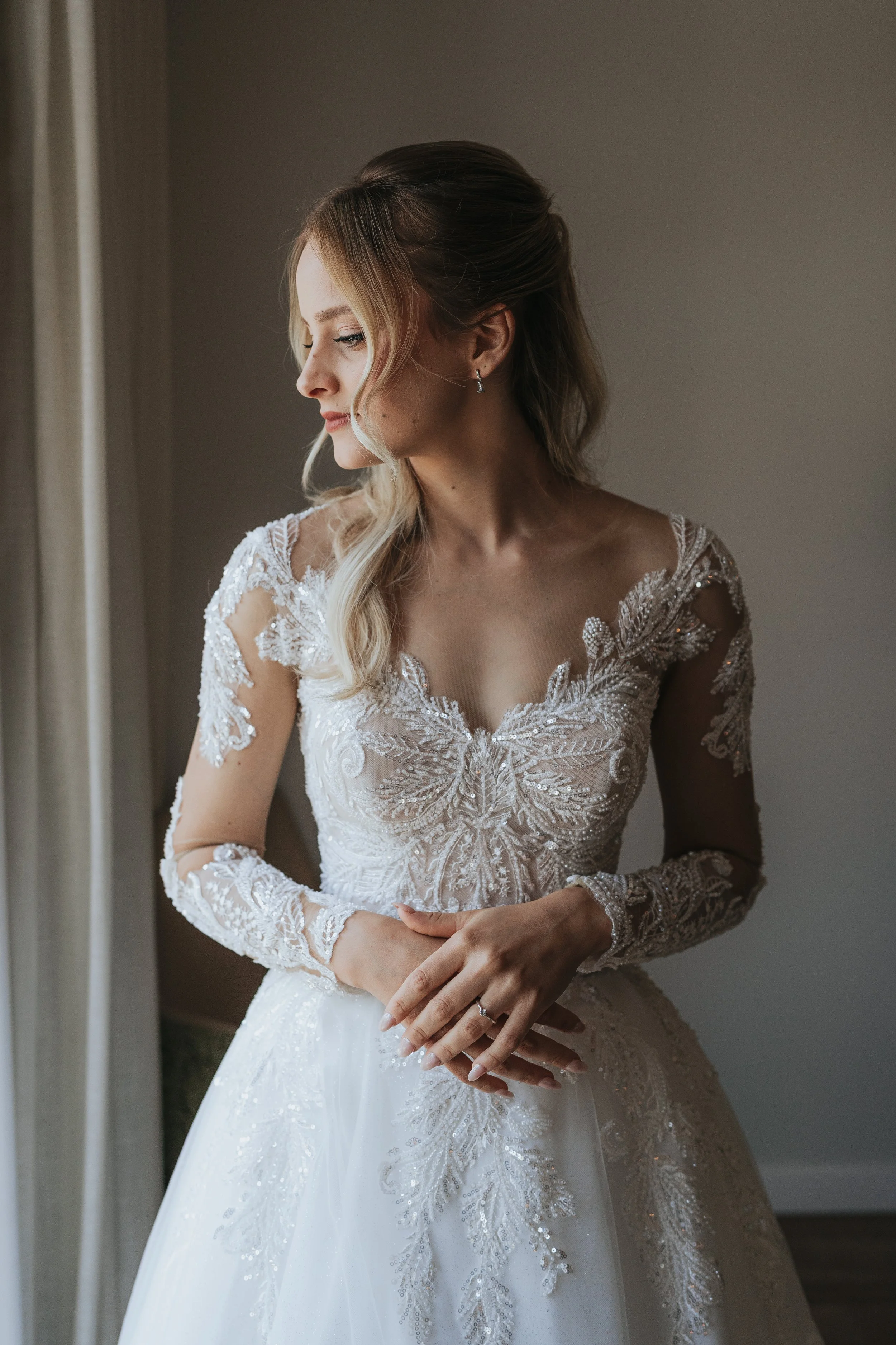 Elegant bridal portrait in Lisbon