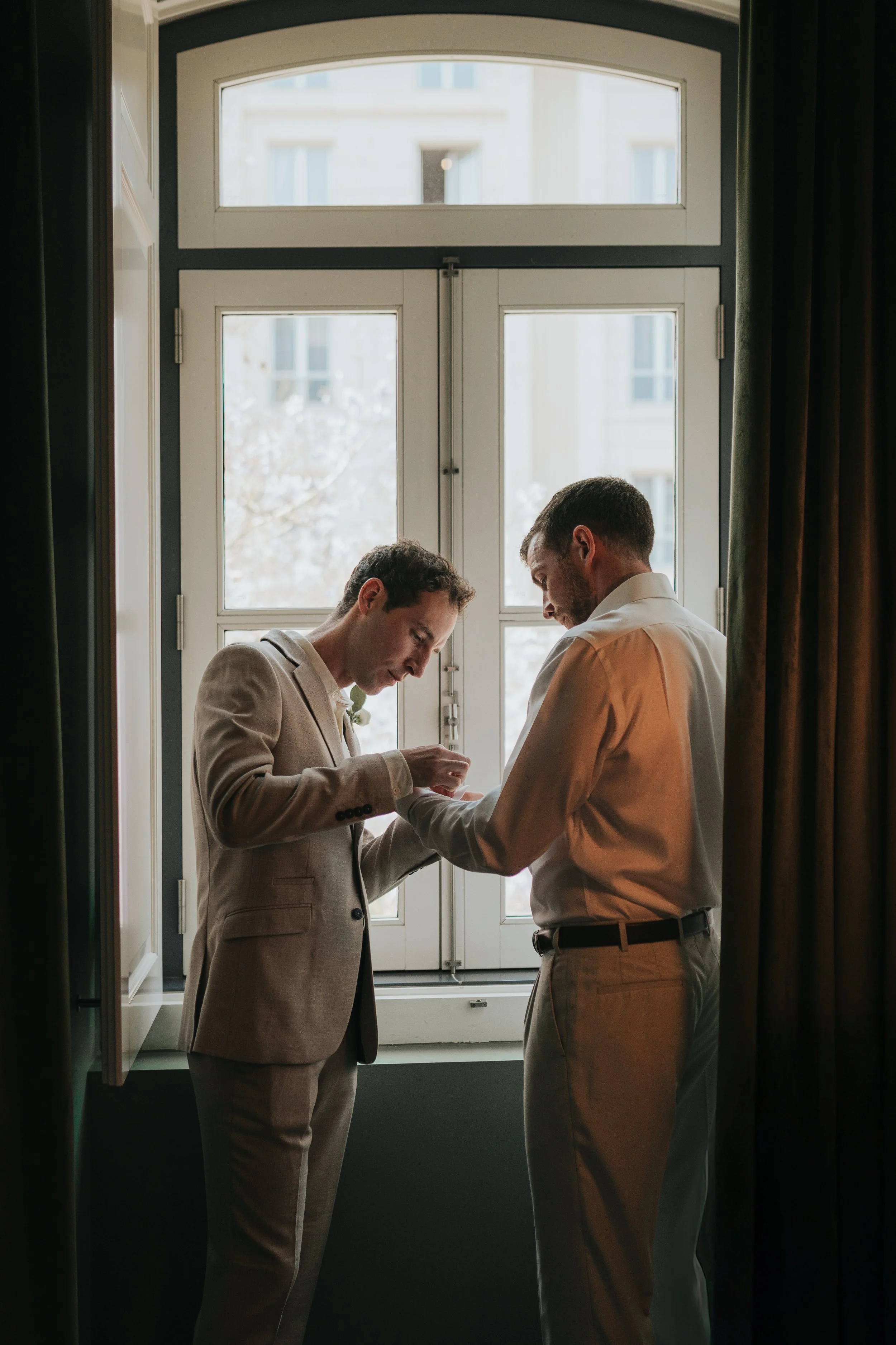 Groom getting ready during a wedding in Lisbon