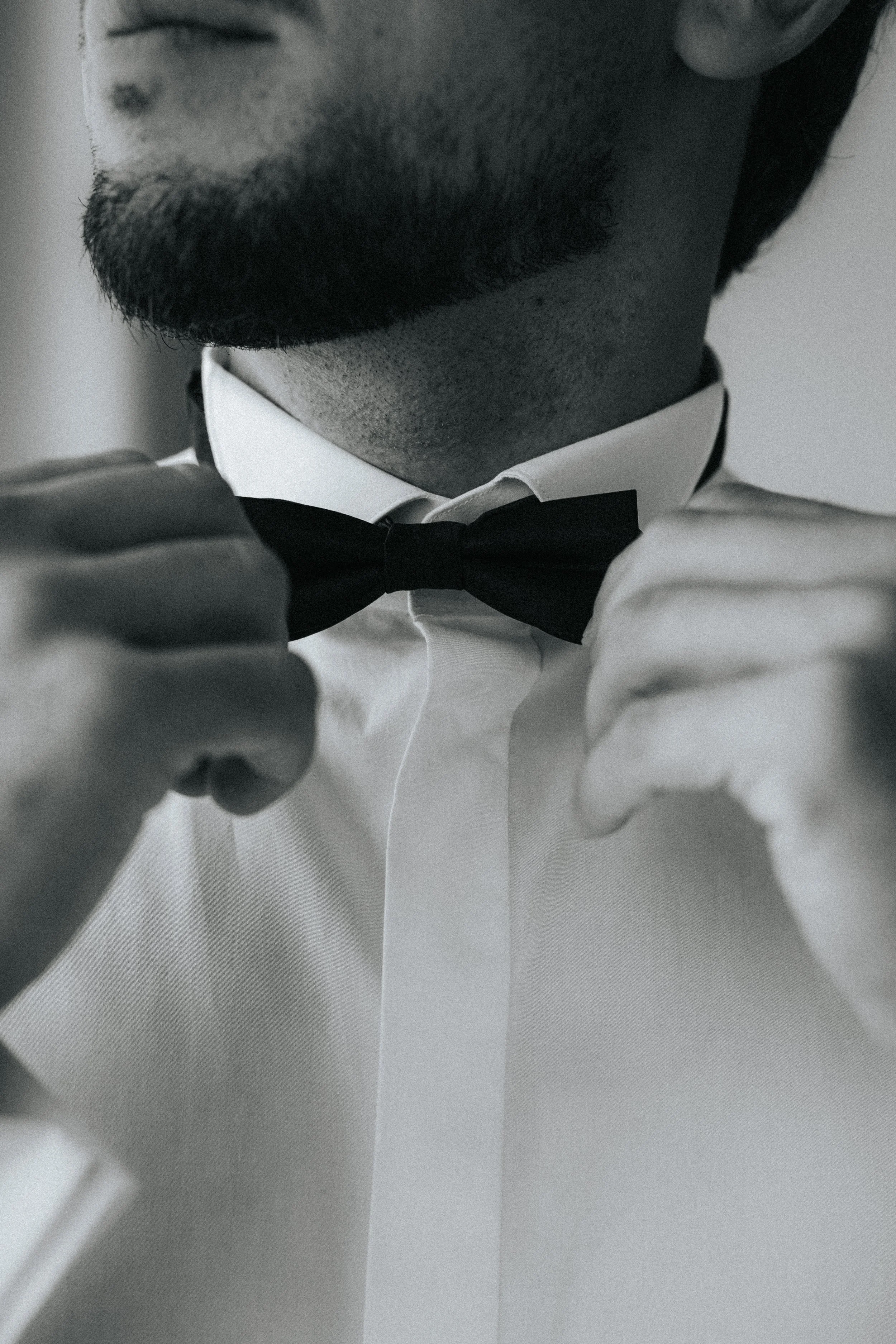Groom tie detail
