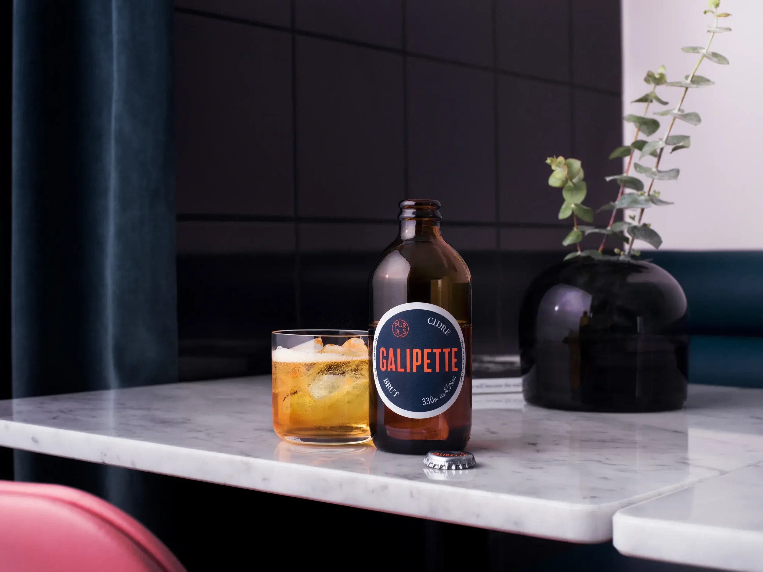 674d994e6ec0aa026d2e1962_ENTREAMIS_BRUT_LR (1).webp