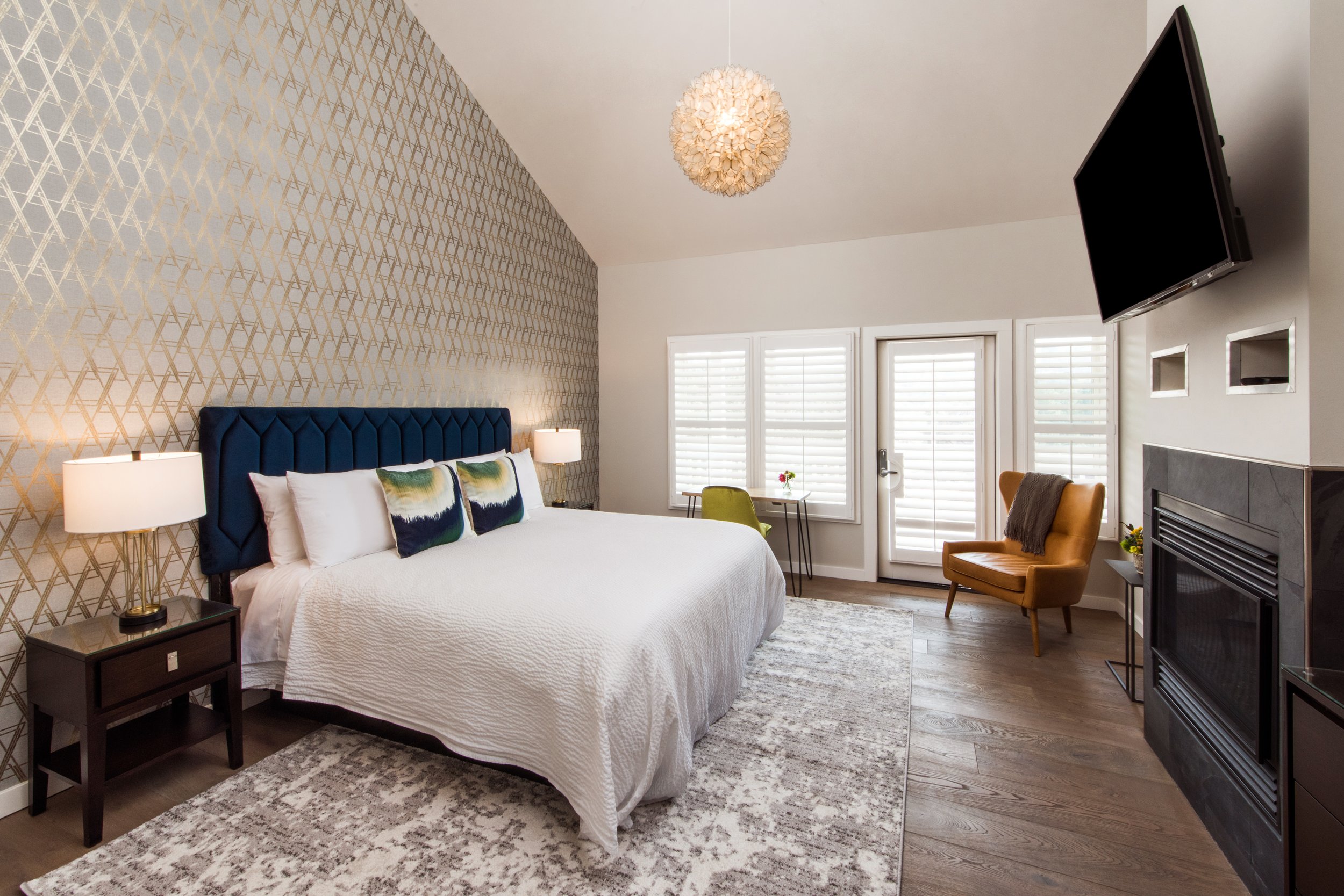 Upper-View-King-Room-Bedroom_web.jpg