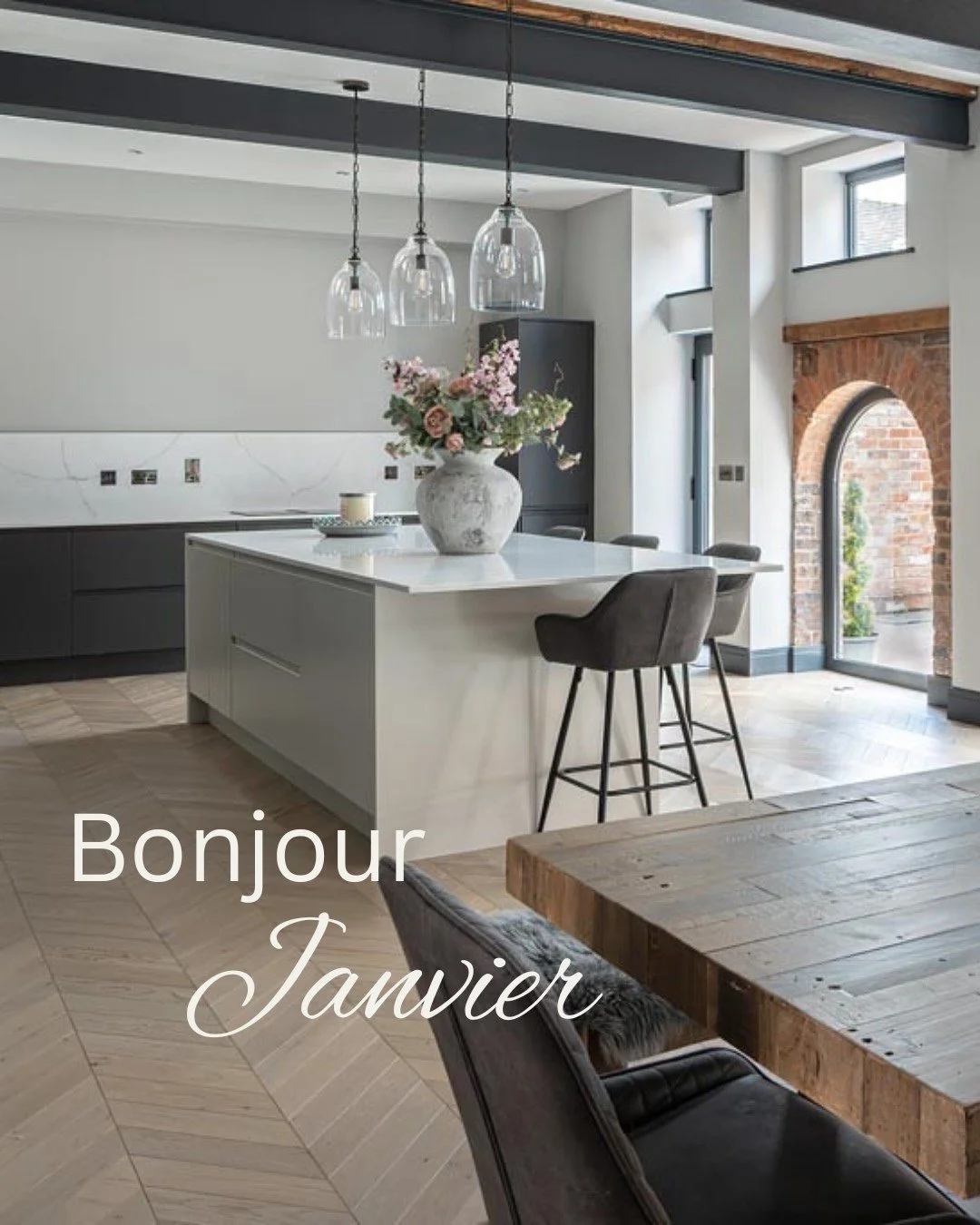 New year, new look / Nouvelle ann&eacute;e, nouveau look

🇬🇧 Freshening up your home can mean renovating a space, but it can also mean a little upgrade such as new lighting or handles, fresh worktops or adapting an old armoire to create a drinks ca