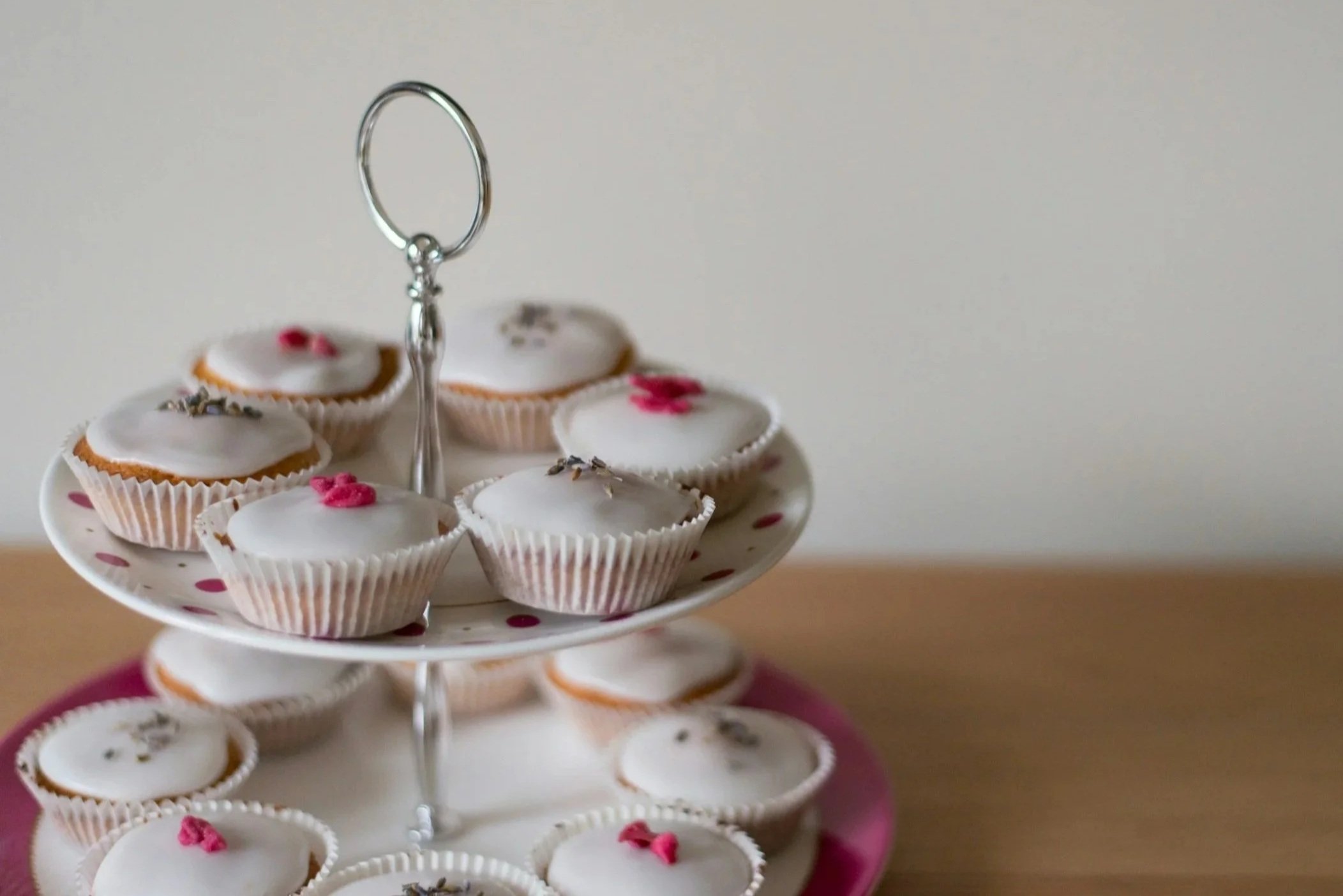Simply romantic: white chocolate and rose cupcakes