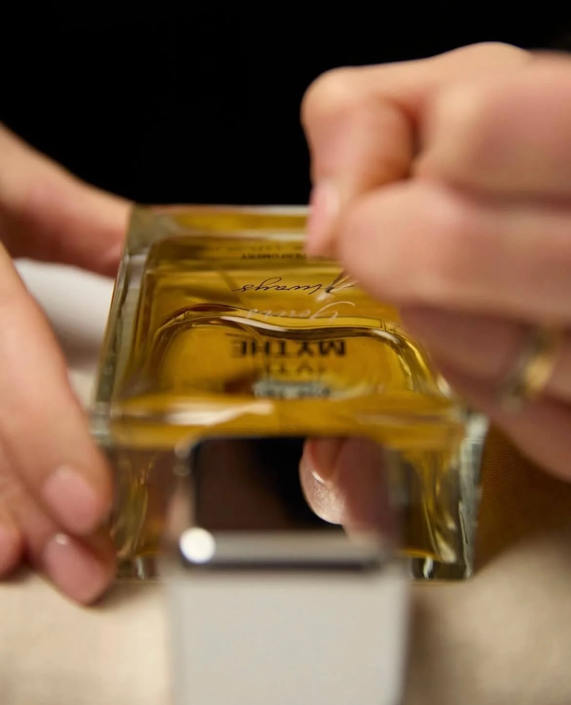 Live engraving COS perfume - Personalised calligraphy fragrance bottle