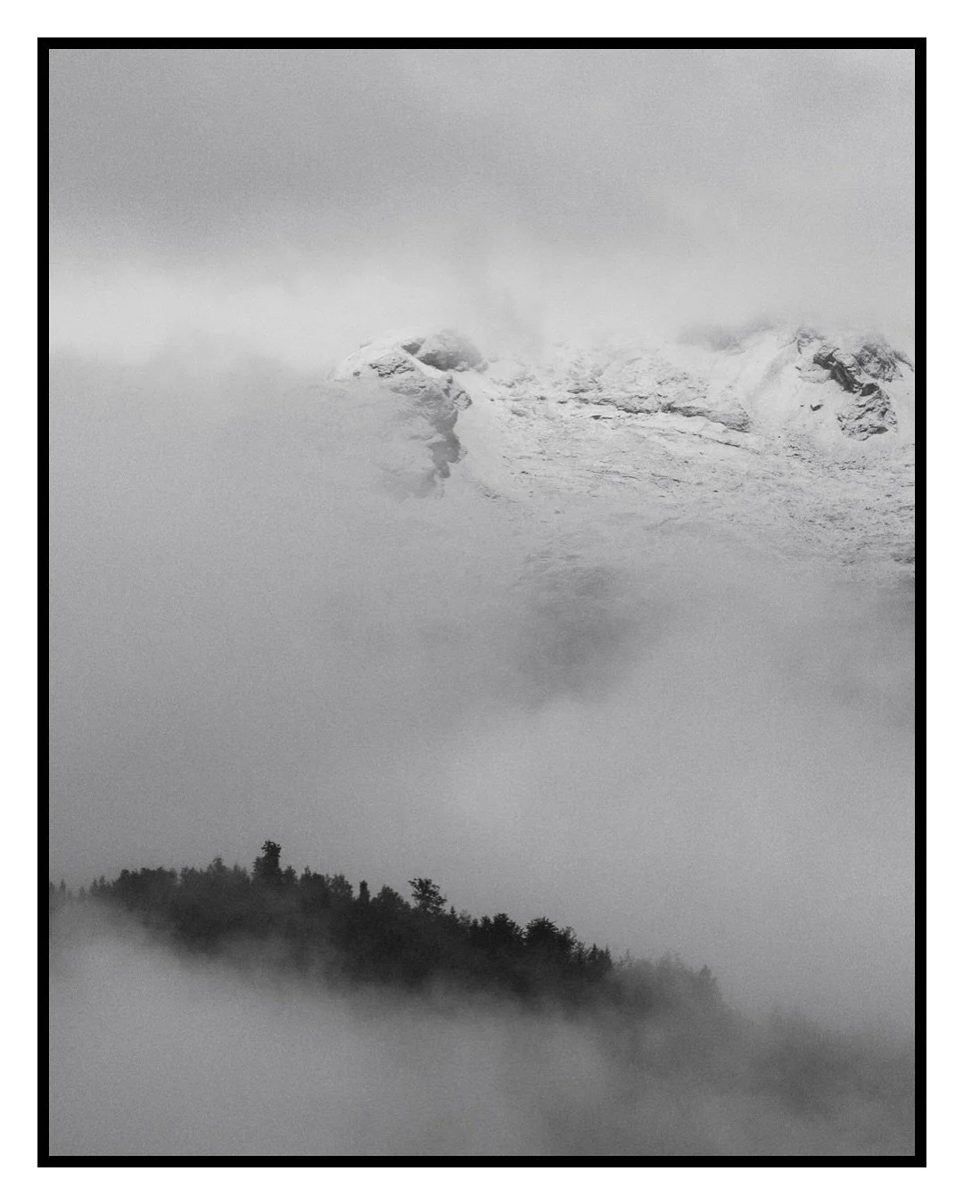 Layers of the valley appeared one by one through the fog, then disappeared as the mist thickened again.
Manigod, Haute-Savoie (74)
📷 Canon R6
🎥 EF 100-400mm f/4.5-5.6 IS L II
#blackandwhitephotography #bnwphotography #monochromephoto #moodylandsc