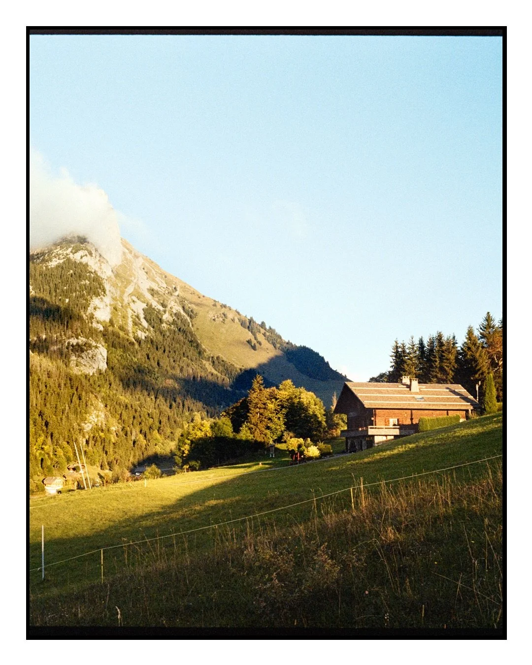 Stopped in La Clusaz to photograph a small cabin watching over the valley, with the Aravis range rising in the distance.
📷 Leica M6
🎥 Summicron 35mm
🎞️ Kodak Gold 200 #35mm
🧪 Négatif Plus, Paris
#LeicaM6 #KodakGold200 #KodakProfessional