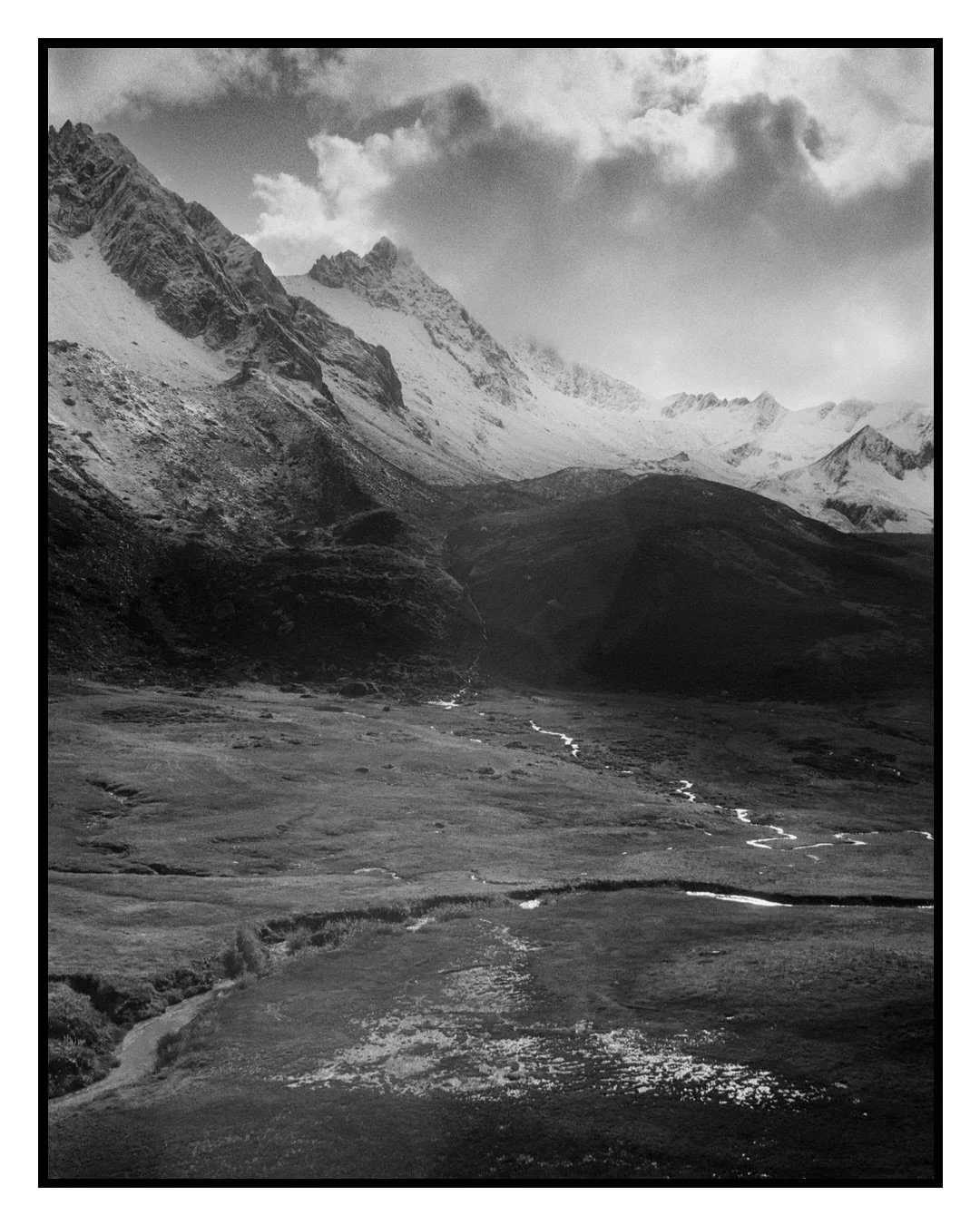 After waiting half an hour, the sun broke through the fog and revealed the quiet beauty of this alpine meadow.
Cormet de Roselend (73)
📷 Leica M6
🎥 50mm f/1.4
🎞️ Ilford FP4 #35mm
🧪 Négatif Plus, Paris
#IlfordFP4 #IlfordPhoto #IlfordFilm