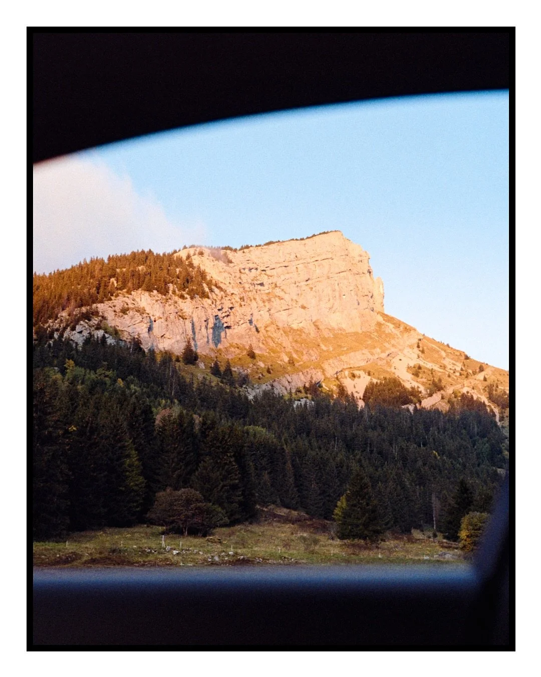 The Drive-in.
Col des Aravis, Haute-Savoie (74)
📷 Leica M6
🎥 Summicron 35mm
🎞️ Kodak Gold 200 #35mm
🧪 Négatif Plus, Paris
#LeicaM6 #KodakGold200 #KodakProfessional #KodakFilm #35mmfilm #filmisnotdead #shootfilmdaily #analogfeatures #film