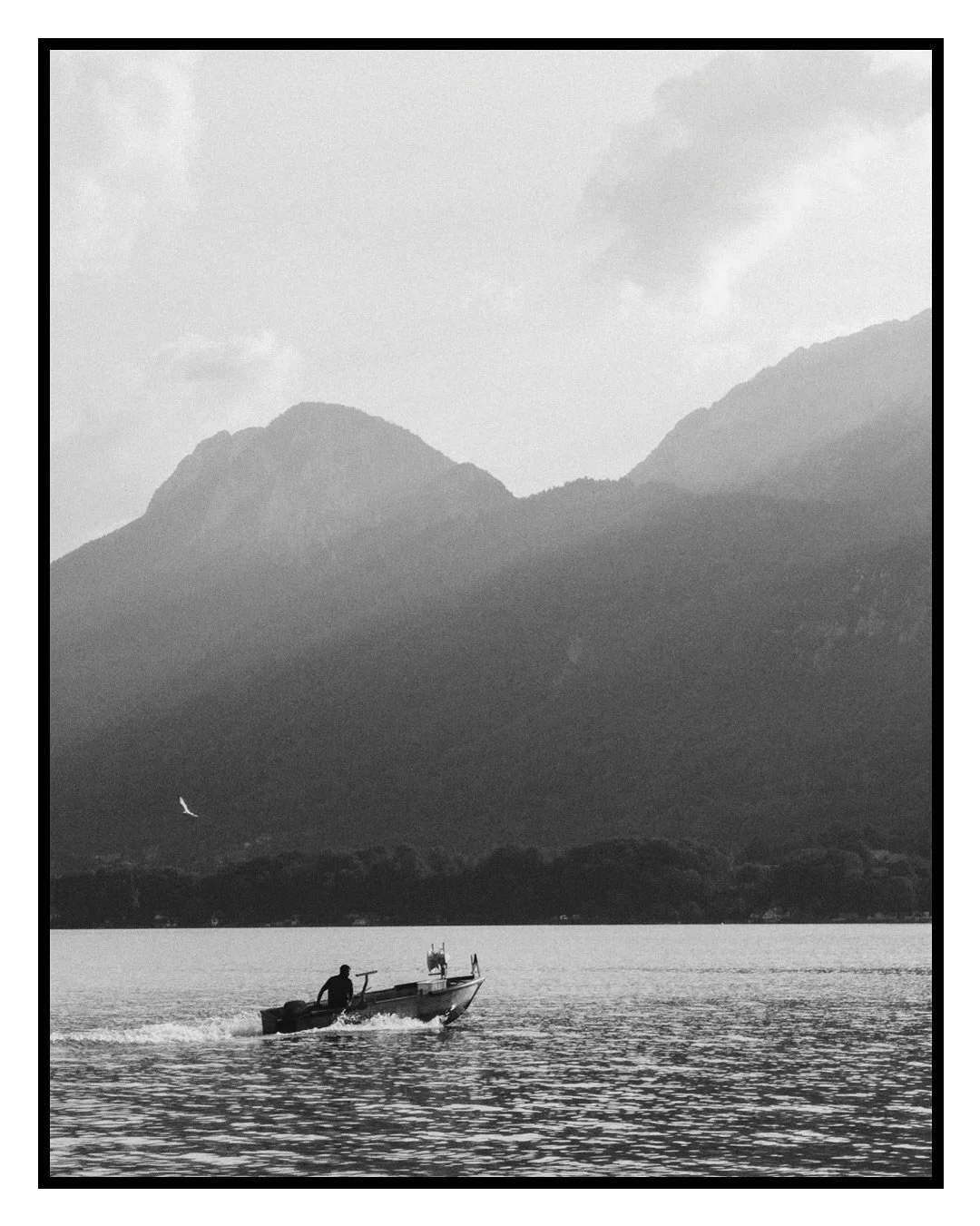 One of the last fishermen off Angon, drifting through the calm waters of Lake Annecy.
Haute-Savoie (74)
📷 #ShotOniPhone 13 Pro
🎥 77 mm
📱 #ShotwithHalide, ProcessZero RAW DNG
🎞️ Personal emulation of Ilford FP4
#blackandwhitephotography #bnwphot